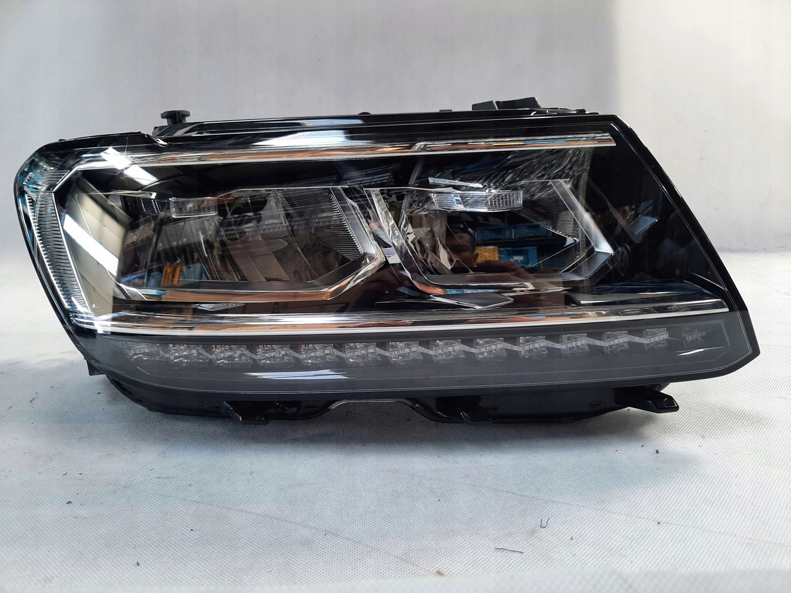 VW TIGUAN II REFLEKTOR LED LAMPA PRZÓD PRZEDNIA PRAWA 5NB941036D