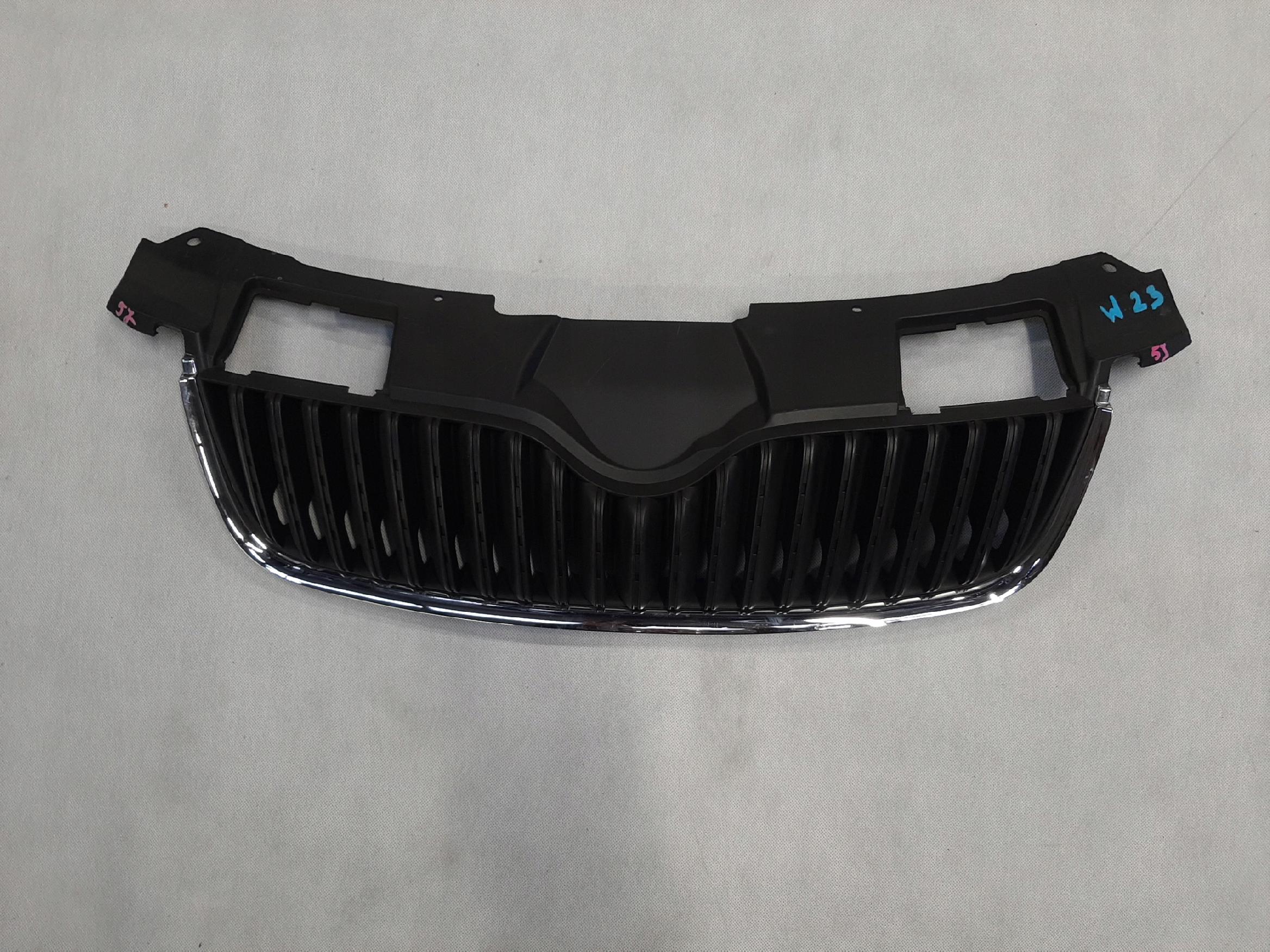 SKODA ROOMSTER II ATRAPA CHŁODNICY GRILL ZDERZAKA PRZÓD 5JD853651A