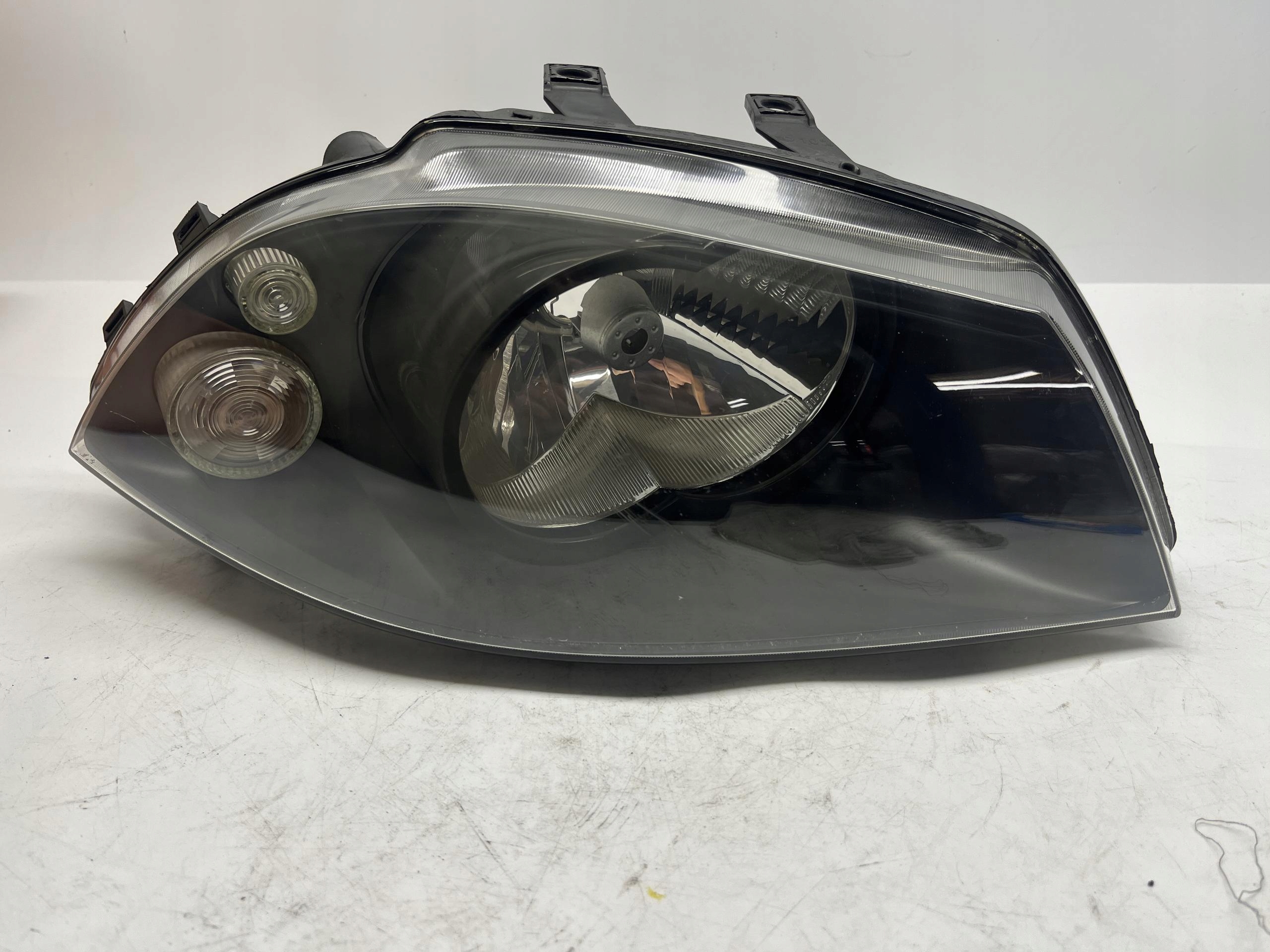 SEAT IBIZA III Reflektor Lampa Prawa 6L1941022A
