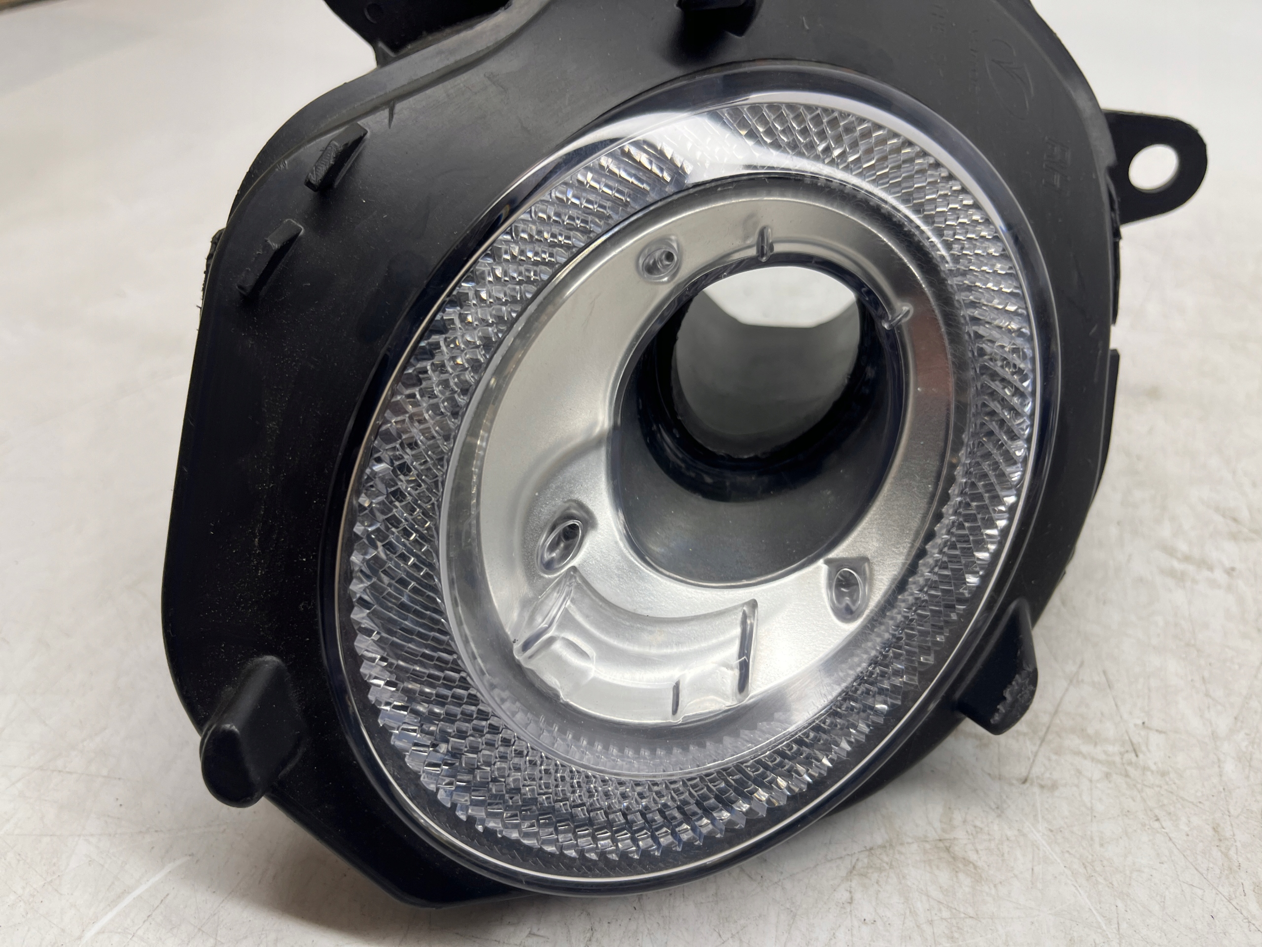 BENTLEY BENTAYGA LAMPA PRAWA KIERUNKOWSKAZ DRL HALOGEN LED SAE 36A953042A