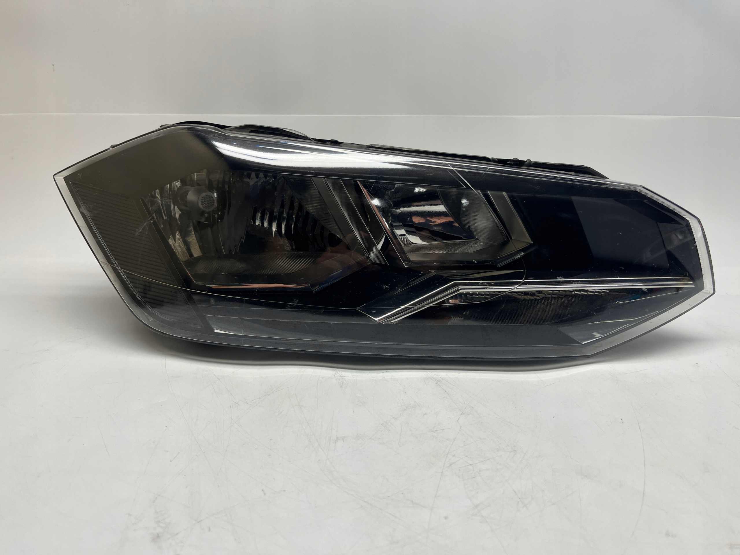 Volkswagen Polo Lift Reflektor Lampa Przednia Prawa 2G1941006