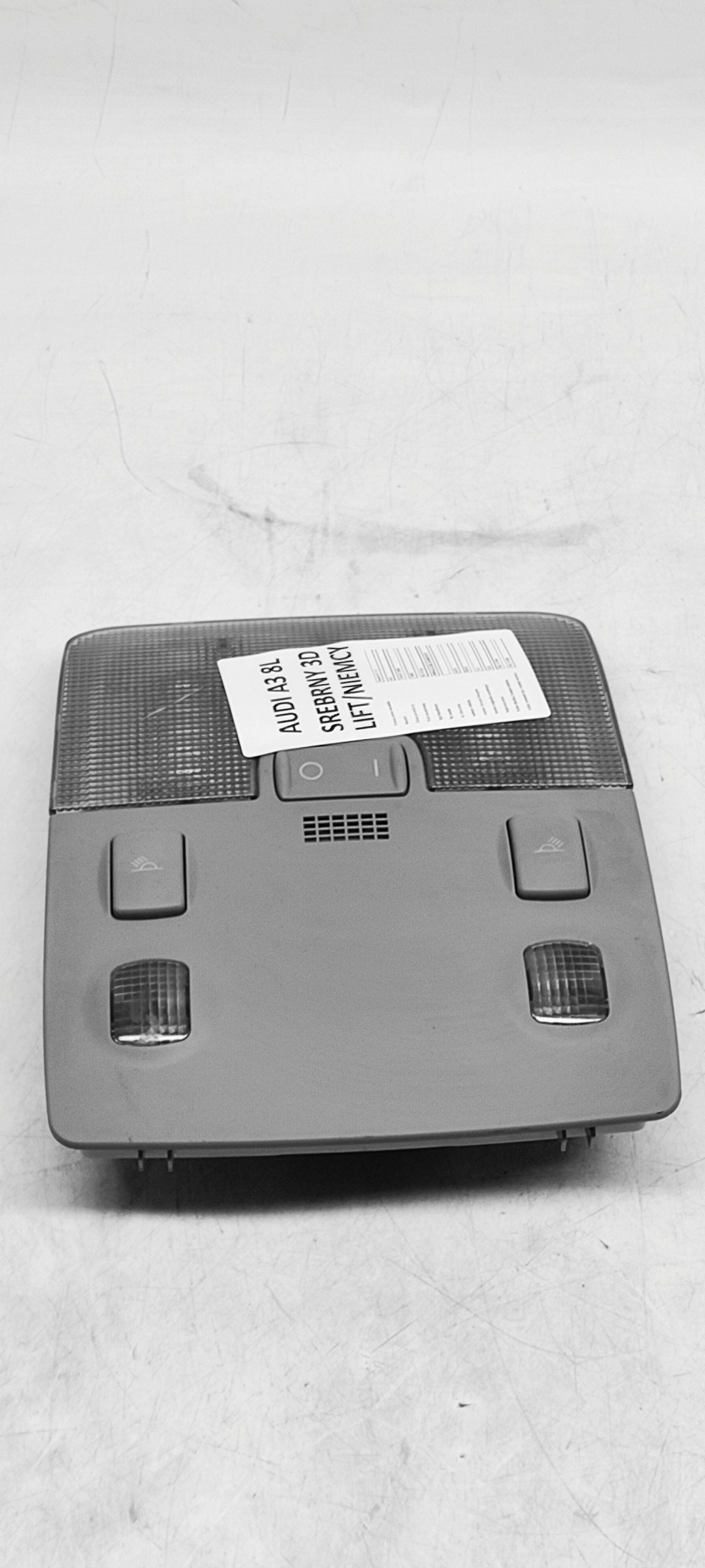 AUDI A3 8L LIFT LAMPKA OŚWIETLENIE PODSUFITKI KOKPITU KABINY 8L0947111D