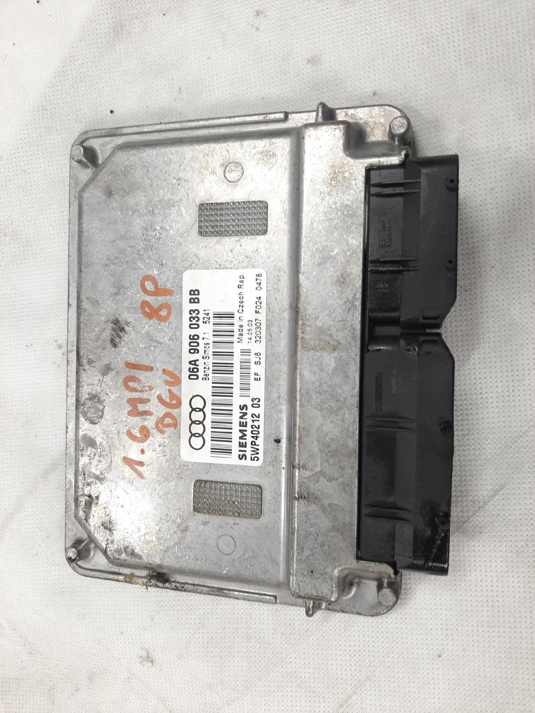 AUDI A3 8P KOMPUTER STEROWNIK SILNIKA ECU 06A906033BB