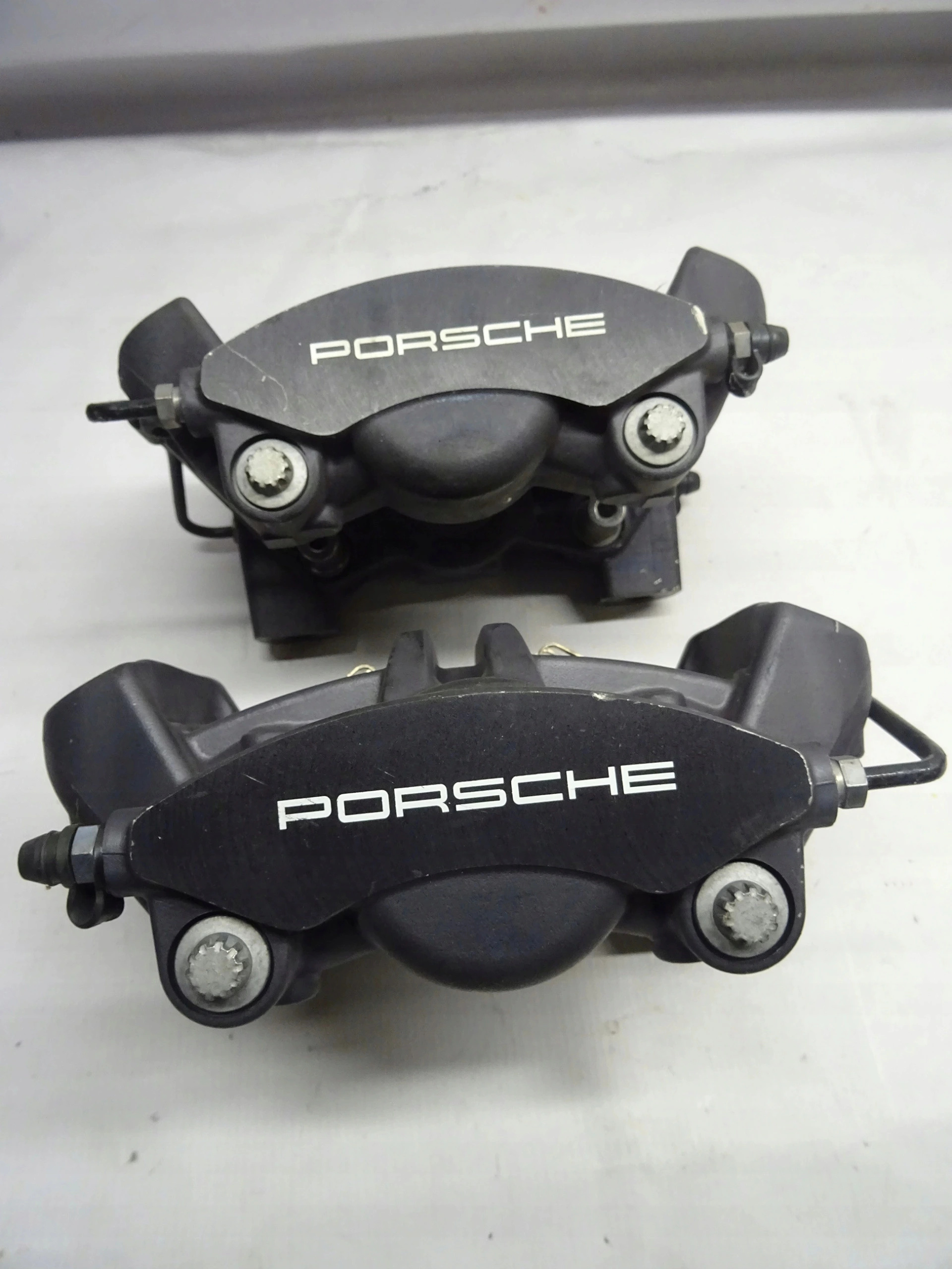 PORSCHE ZACISK komplet 9Y0615003AP 9Y0615004AP