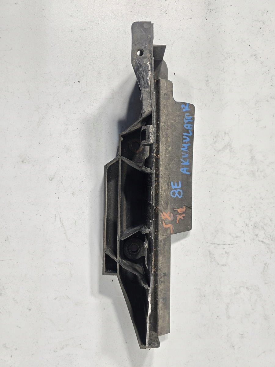 AUDI A4 B6 B7 SEAT EXEO UCHWYT PODSTAWA AKUMULATORA 8E1805229A