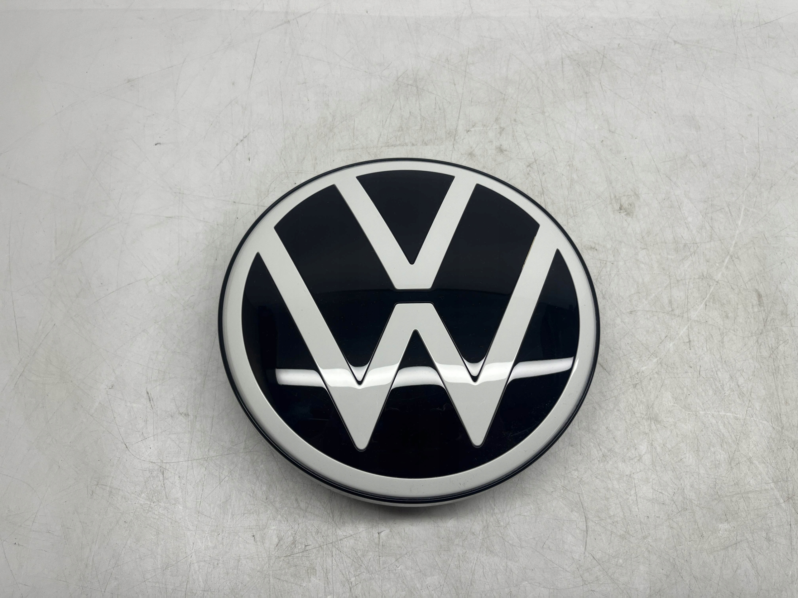 Volkswagen ID.BUZZ EMBLEMAT ZNACZEK PRZEDNI 1T3853601