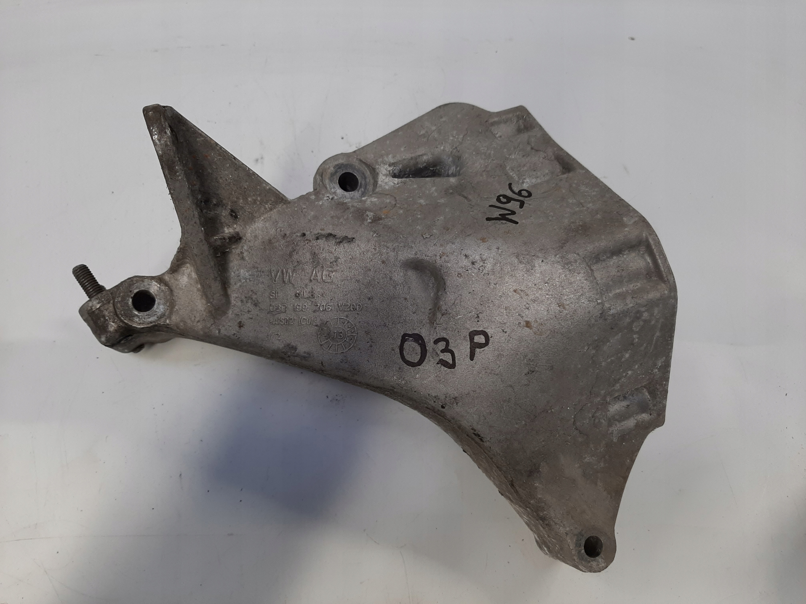 AUDI VW ŁAPA MOCOWANIE BOCZNE STELAŻ 03B199208