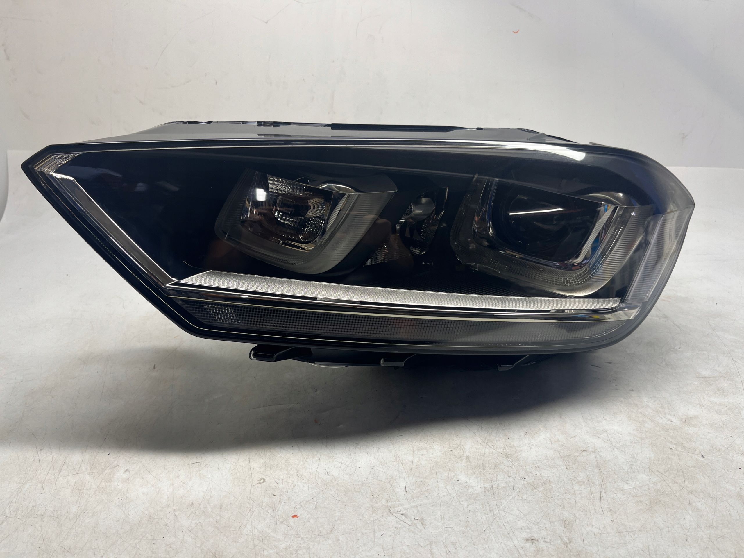 VW GOLF SPORTSVAN REFLEKTOR XENON LAMPA PRZÓD PRZEDNIA LEWA 517941043A