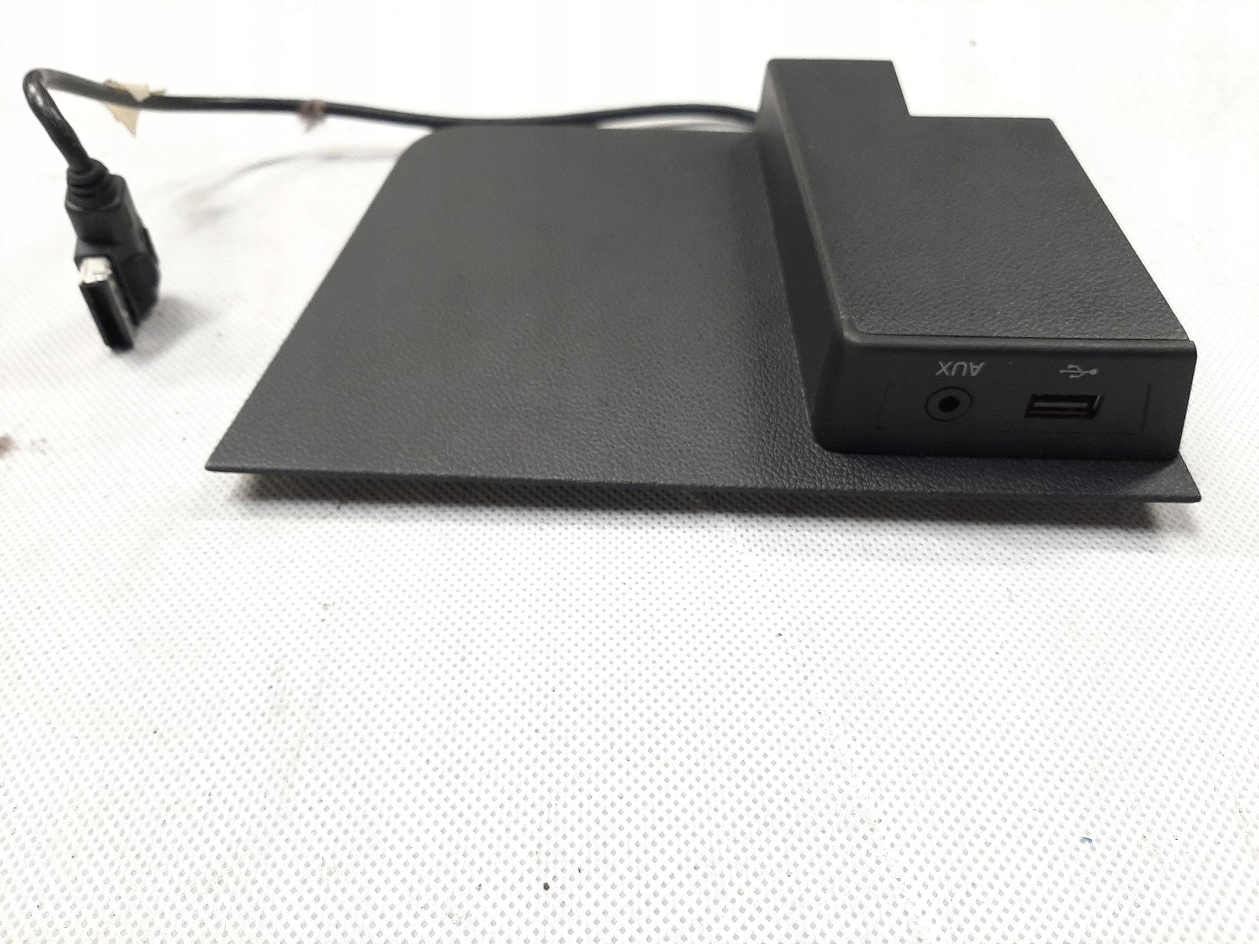 SKODA RAPID GNIAZDO PORT INTERFACE USB AUX 5JB857367A