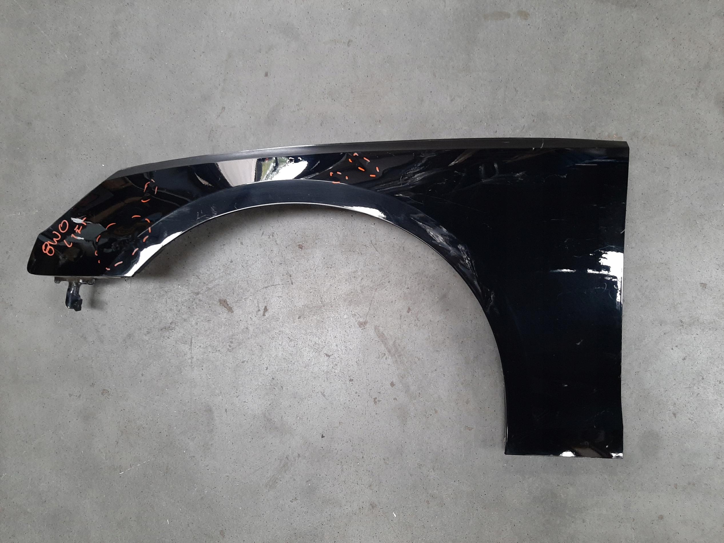 AUDI A4 B9 LIFT POSZYCIE BŁOTNIKA BŁOTNIK LEWY PRZEDNI PRZÓD 8W0821091