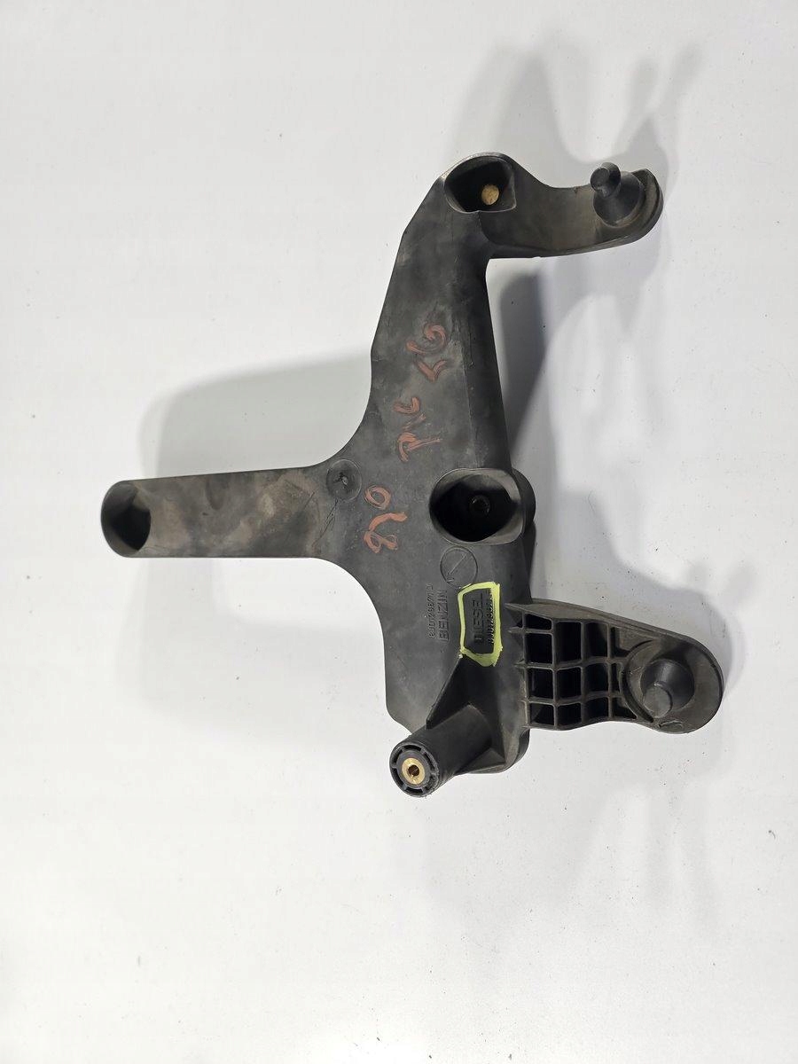AUDI TT 8J WSPORNIK MOCOWANIE FILTRA POWIETRZA 8J0129671E