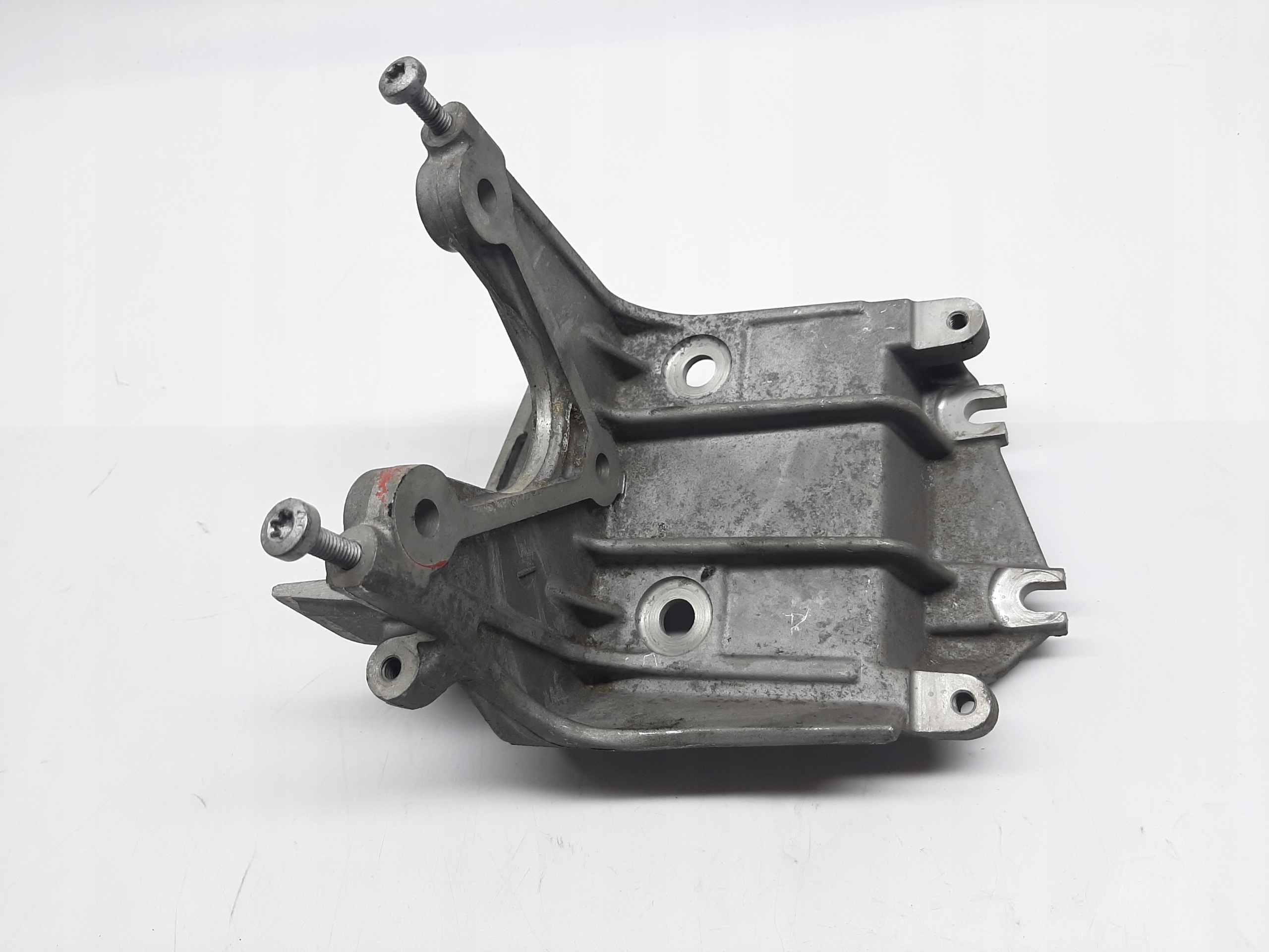 AUDI Q7 4L 4.2 TDI ŁAPA MOCOWANIE POMPY WTRYSKOWEJ 057130147R