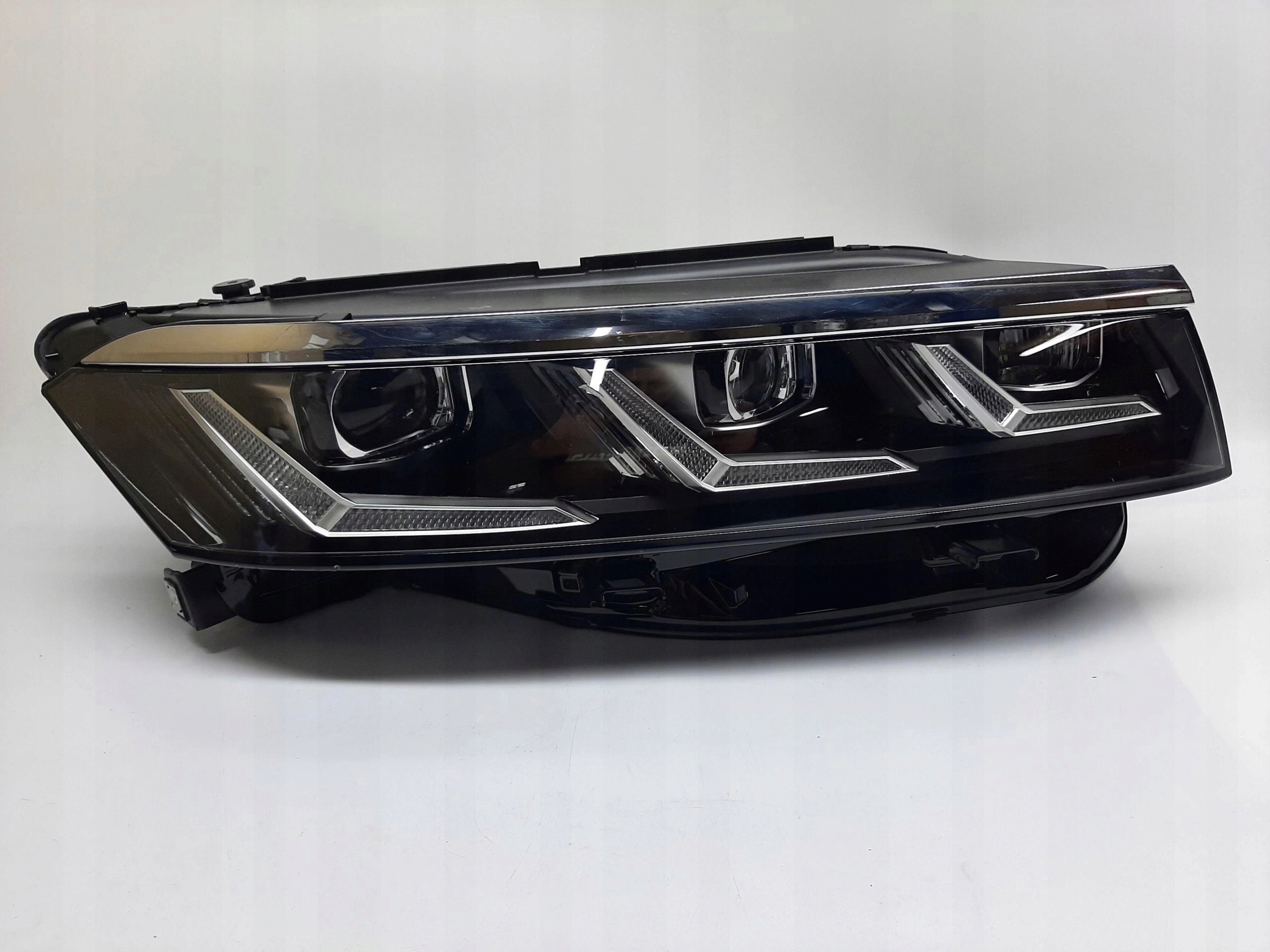 VW TOUAREG III LIFT REFLEKTOR LAMPA PRZEDNIA PRZÓD PRAWA PRAWY 761941082B