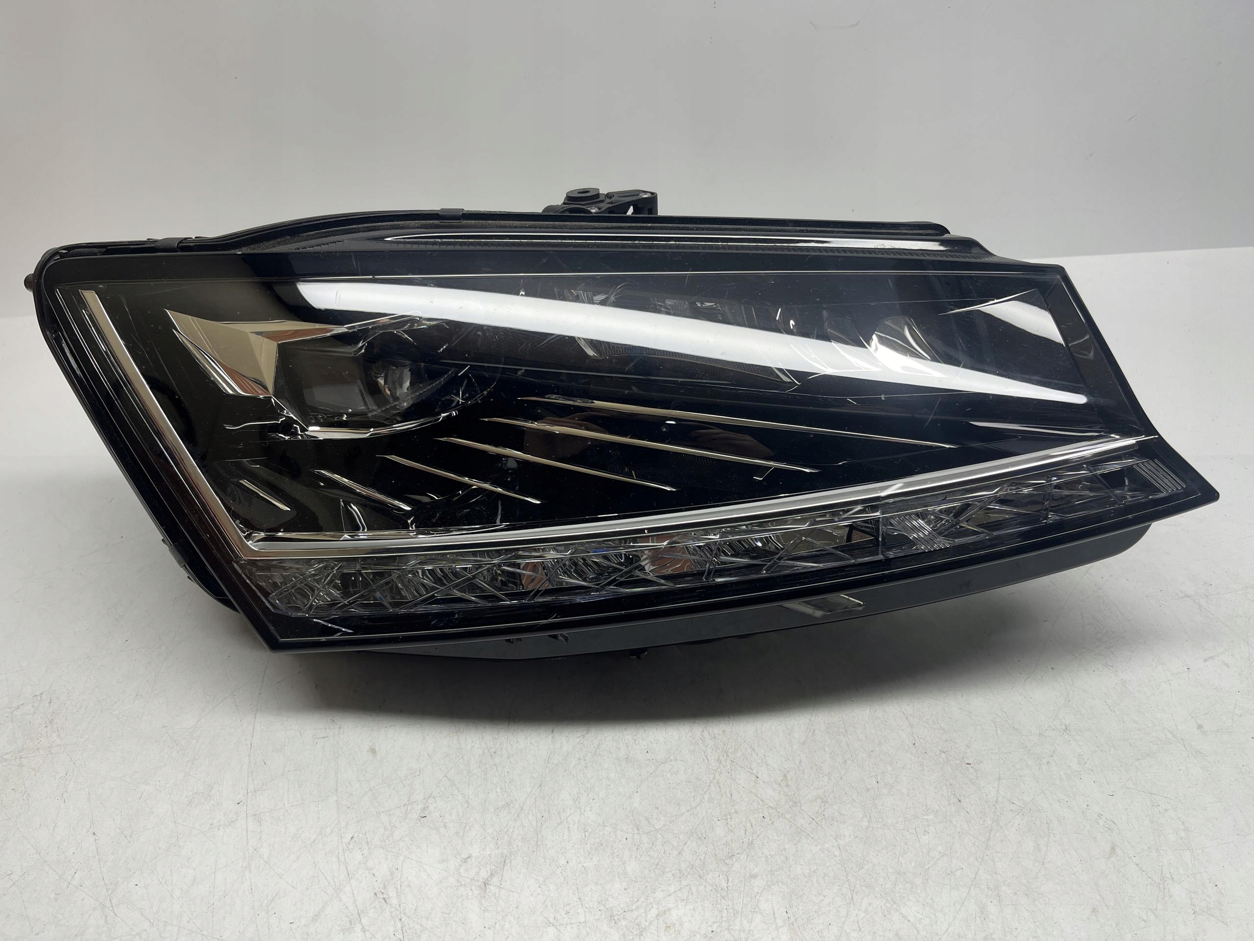 SKODA Fabia 3 Reflektor Lampra Przód Prawy LED 6v1941016F