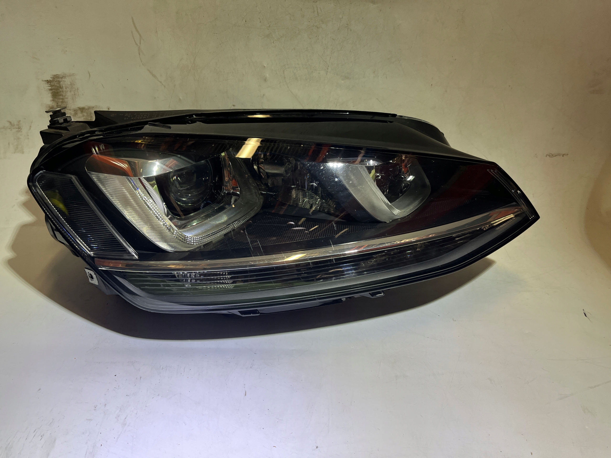 VOLKSWAGEN GOLF VII REFLEKTOR PRZÓD PRAWY XENON LED 5G1941034