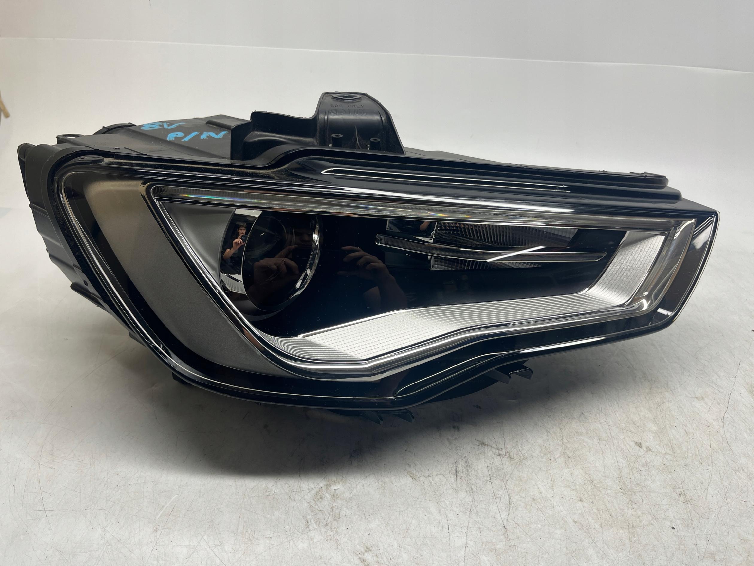 AUDI A3 S3 REFLEKTOR LAMPA PRAWA PRZEDNIA XENON 8V0941006