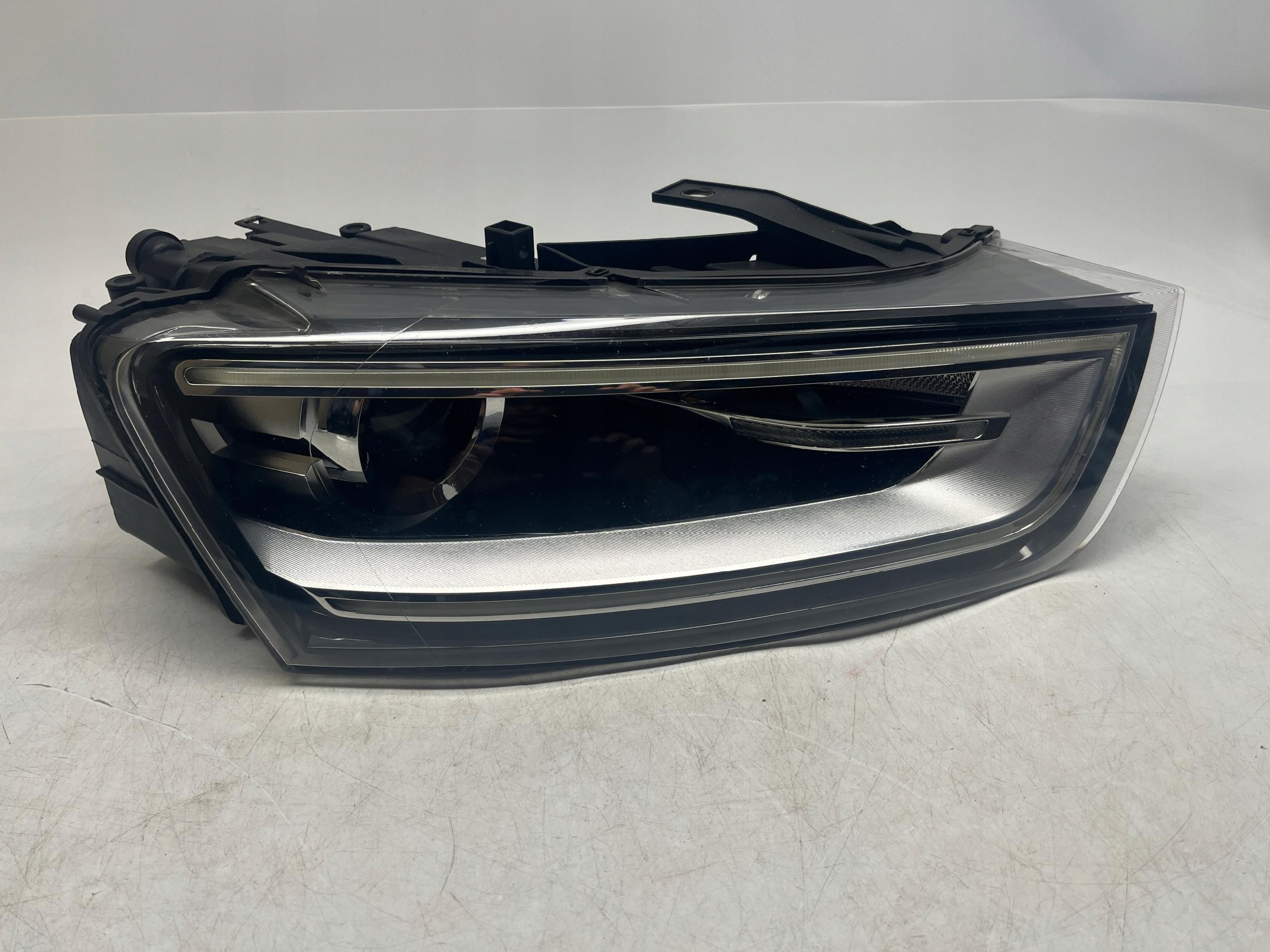 AUDI Q3 RSQ3 REFLEKTOR LAMPA PRZÓD Prawa Xenon 8U0941006 8U0941044