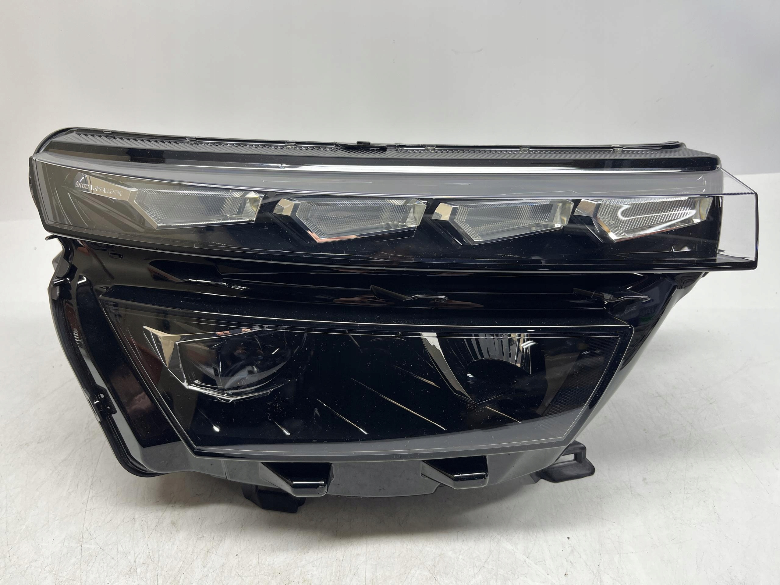 SKODA KAMIQ REFLEKTOR LAMPA PRAWY PRZÓD PRZEDNI LED 658941016B