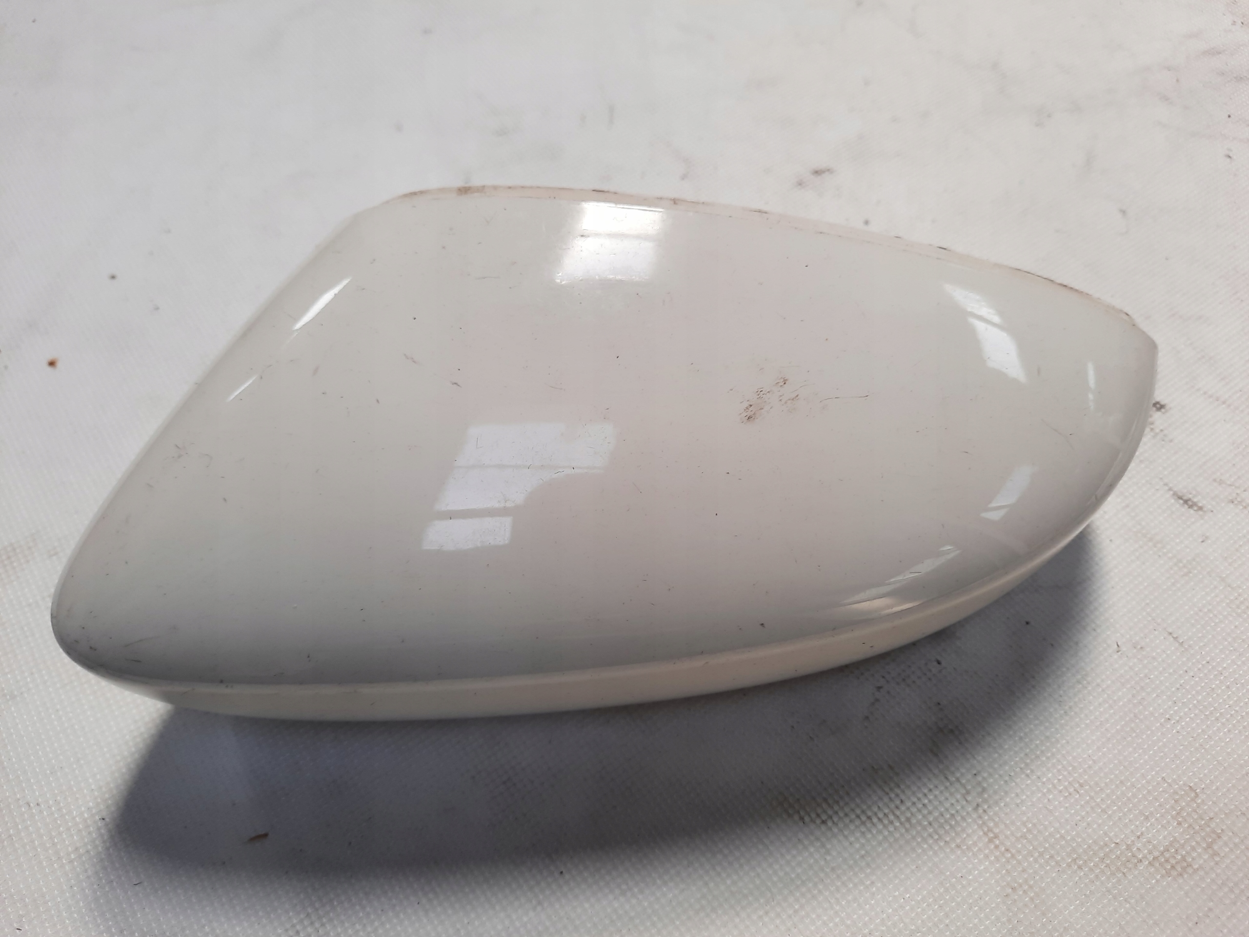 VW Fox Lift nowy typ Obudowa lusterka lewa 5Z1857537A biała kierunkowskaz