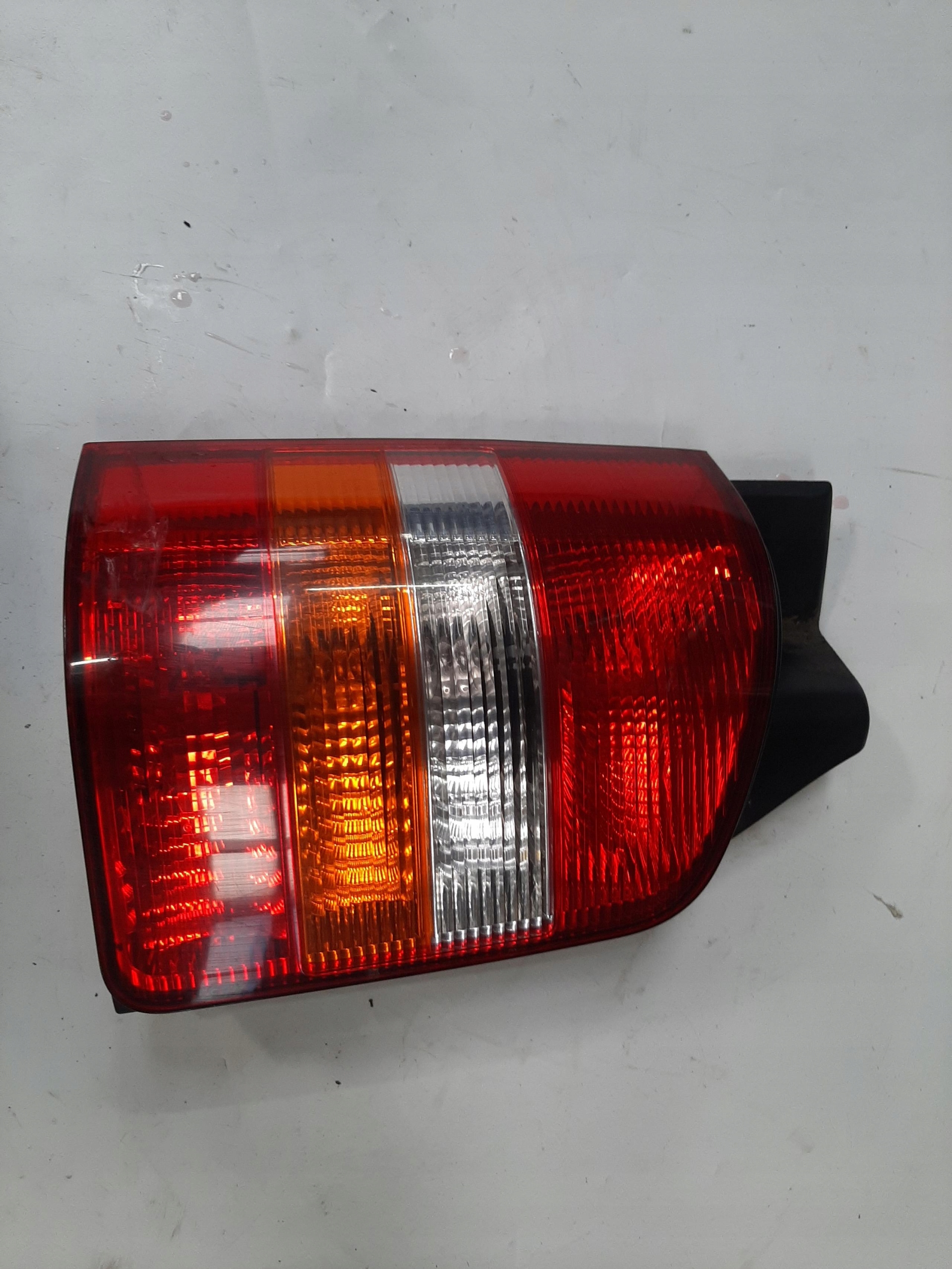 VW TRANSPORTER T5 LAMPA LEWA TYŁ TYLNA 008579111