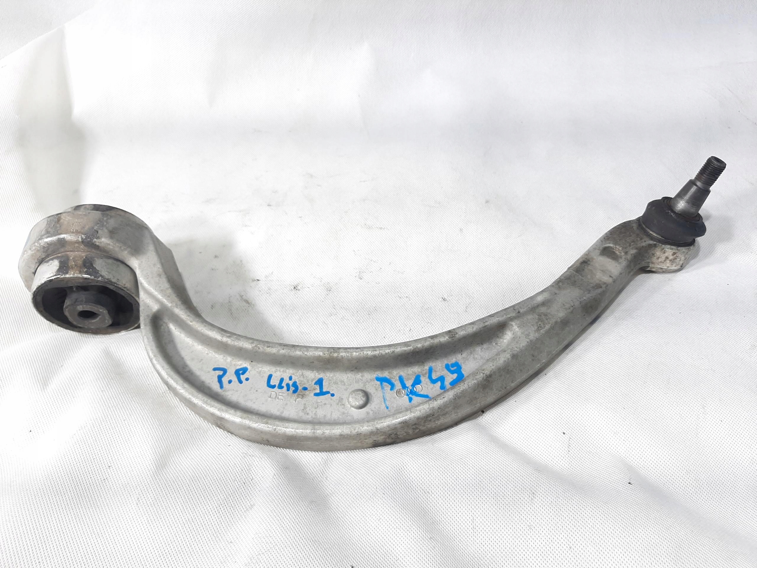AUDI A4 B8 WAHACZ PRAWY PRZÓD PRZEDNI 8K0407696H