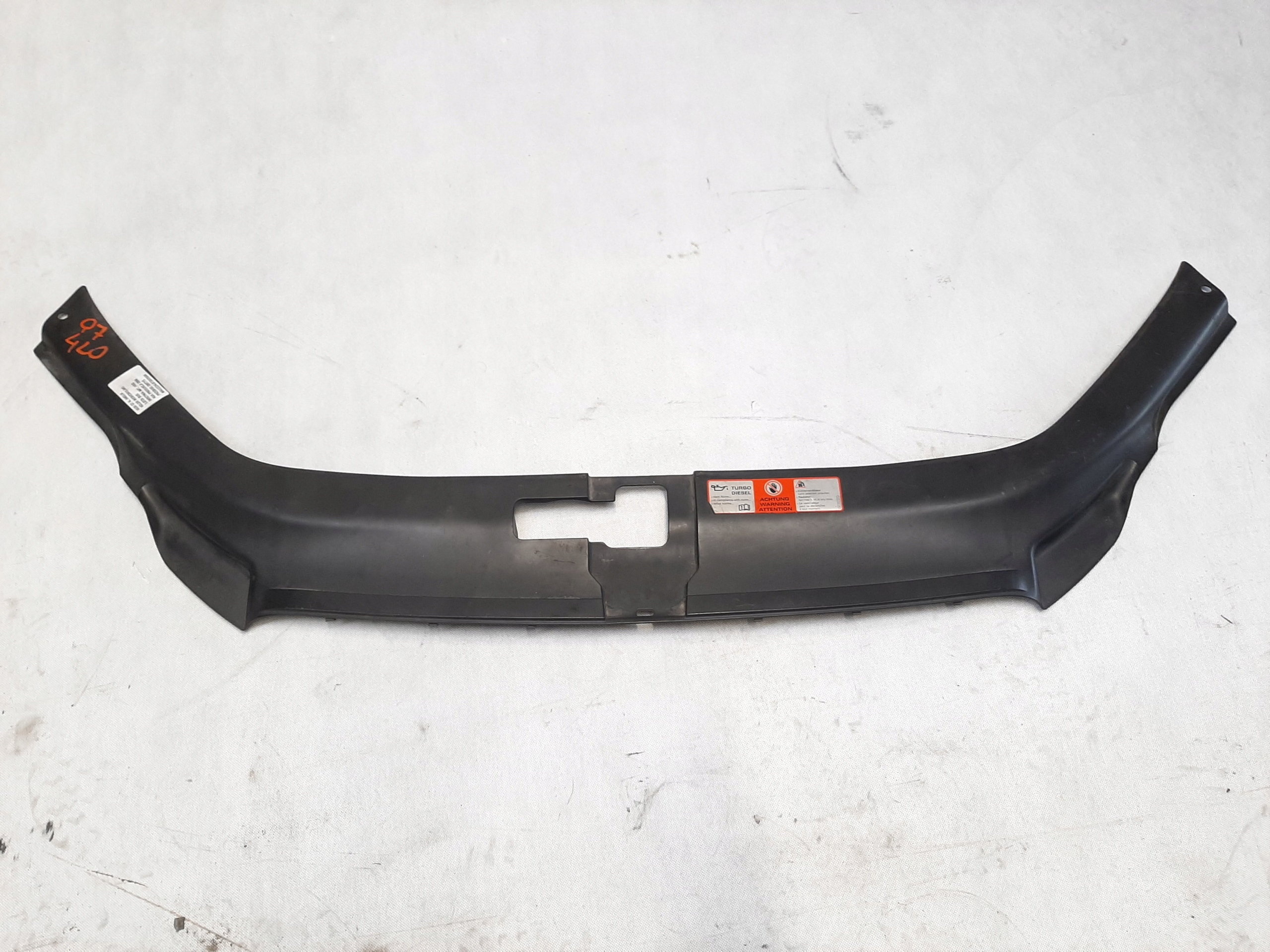 AUDI Q7 OSŁONA PASA GRILLA 4L0807081