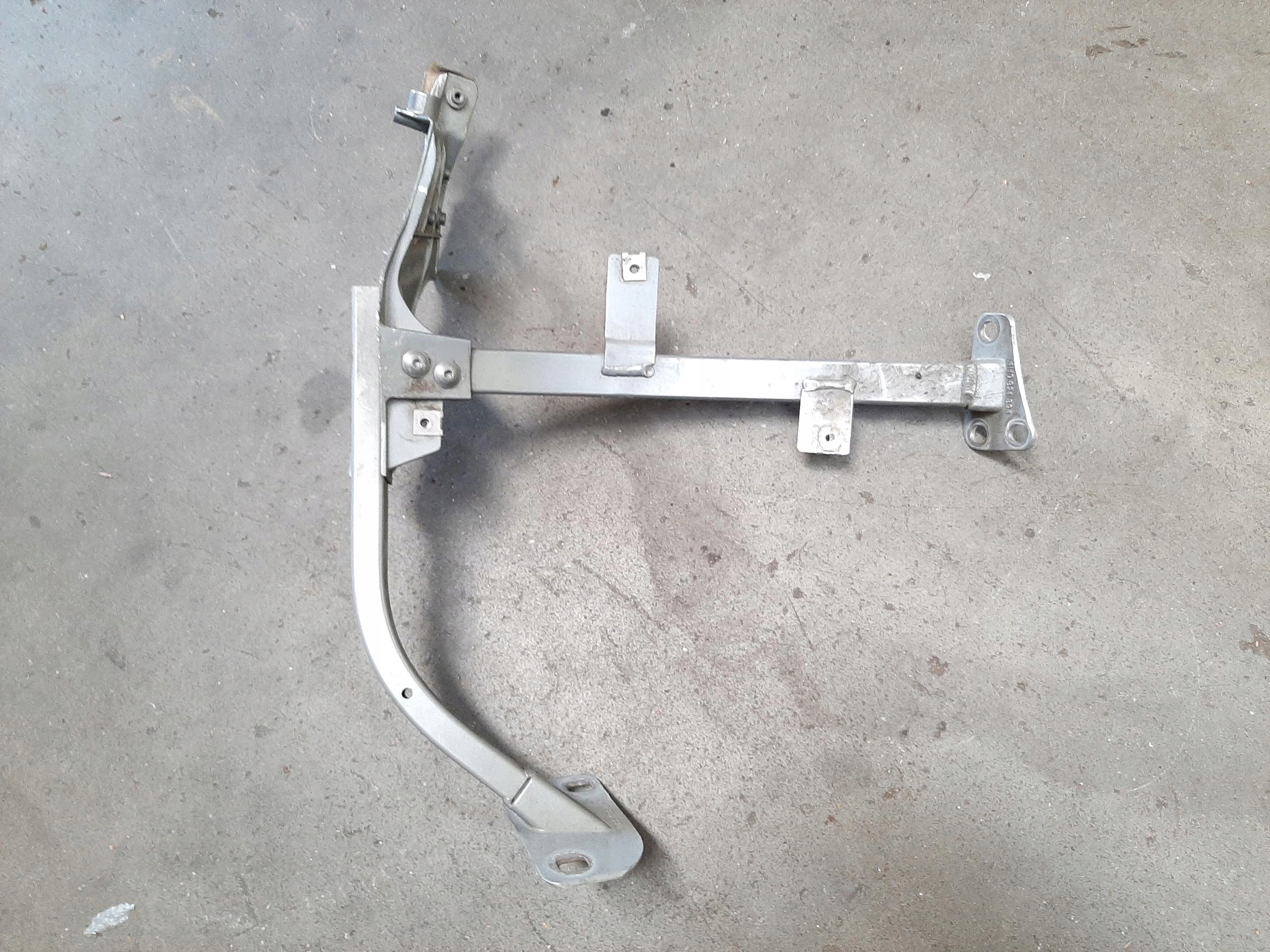 AUDI A8 D4 WSPORNIK MOCOWANIE BŁOTNIKA PRAWY PRZÓD 4H0821233