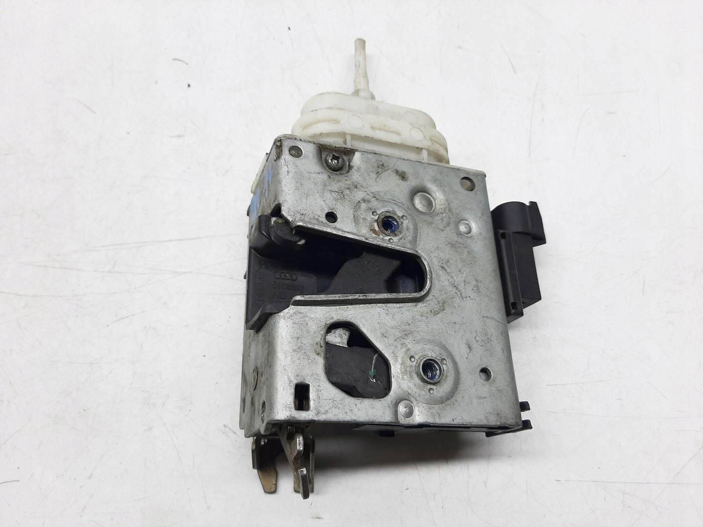 AUDI A4 B5 A8 D2 ZAMEK DRZWI PRAWY PRZÓD 4D1837016D