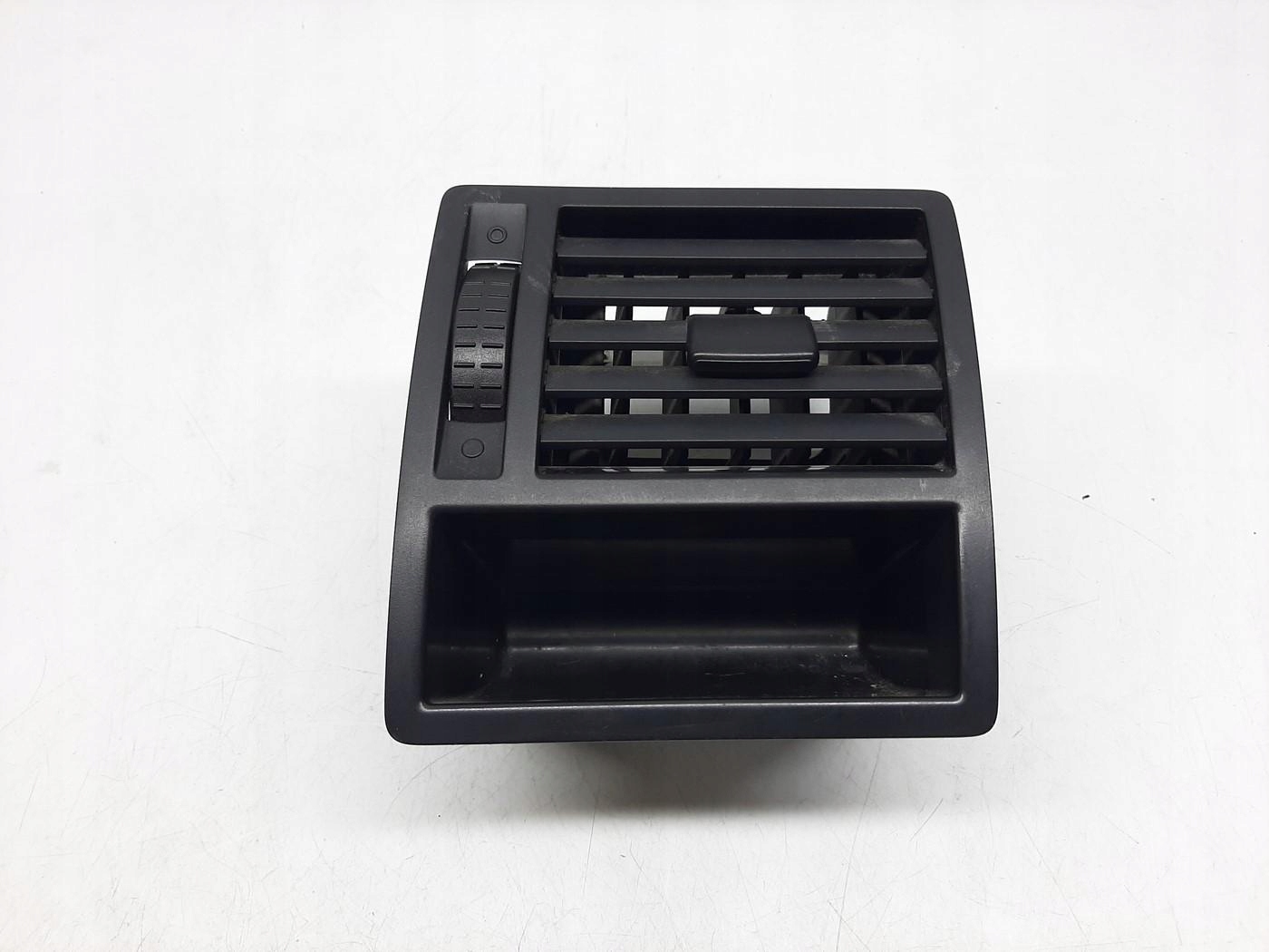 VW TRANSPORTER T5 LIFT 2009- KRATKA NAWIEWU PRAWA 7E0819204H