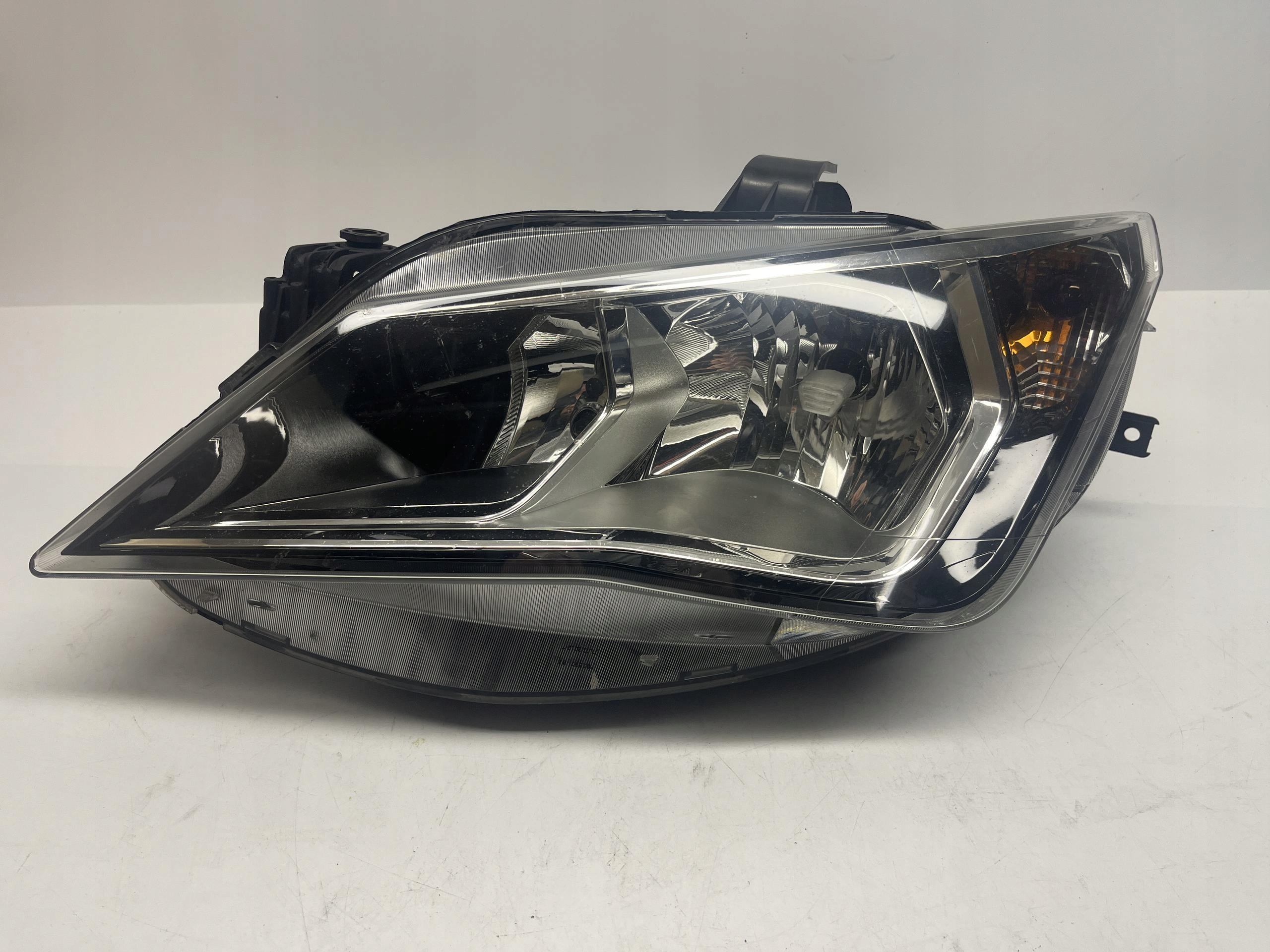 SEAT IBIZA Reflektor Lampa Lewa 6J1941005K