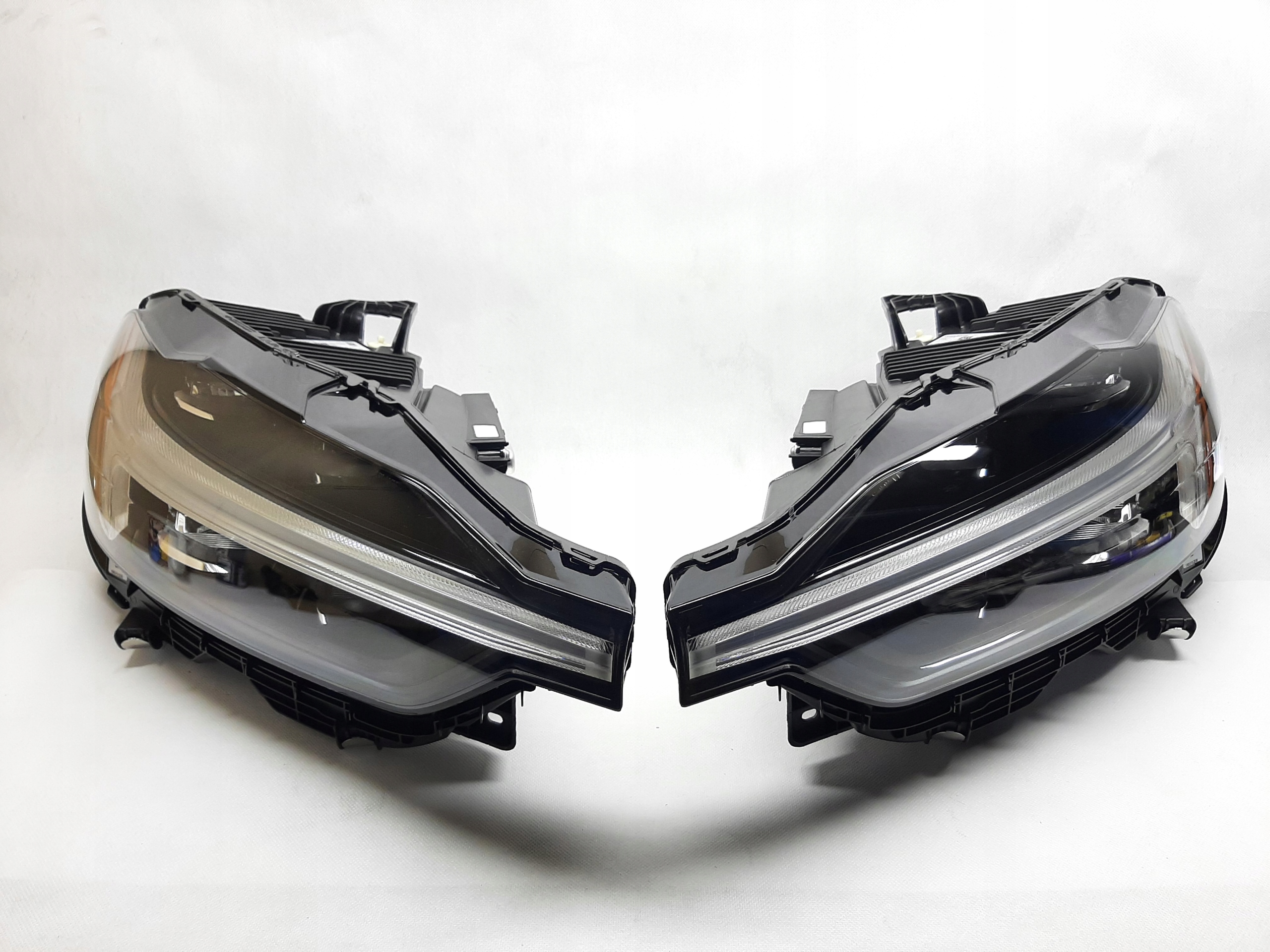 VOLVO XC60 32338968 32338969 T4UVB KOMPLET LAMP USA FULL LED REFLEKTOR