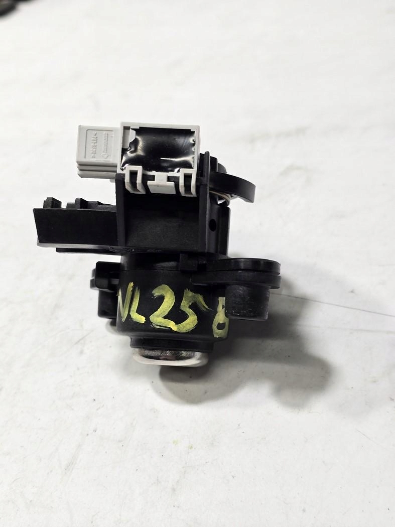 BMW E46 E60 E61 WKŁADKA ZAMKA KLAPY TYŁ 8241088