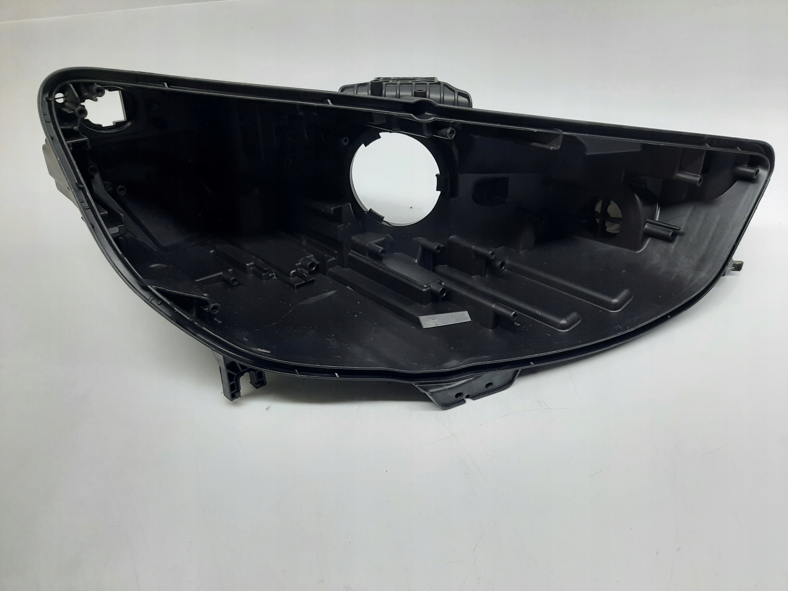 AUDI A4 B9 LIFT 8W OBUDOWA PUSZKA REFLEKTORA PRAWY PRAWA PRZÓD PRZEDNIA LED