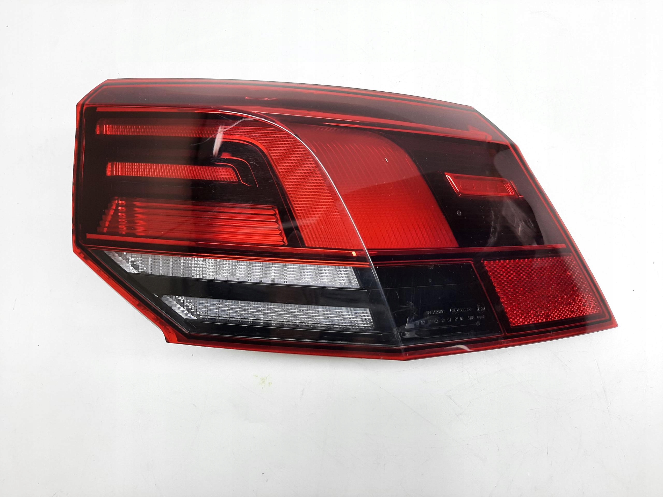 VW GOLF VIII LAMPA PRAWA TYLNA TYŁ LED 5H0945096C