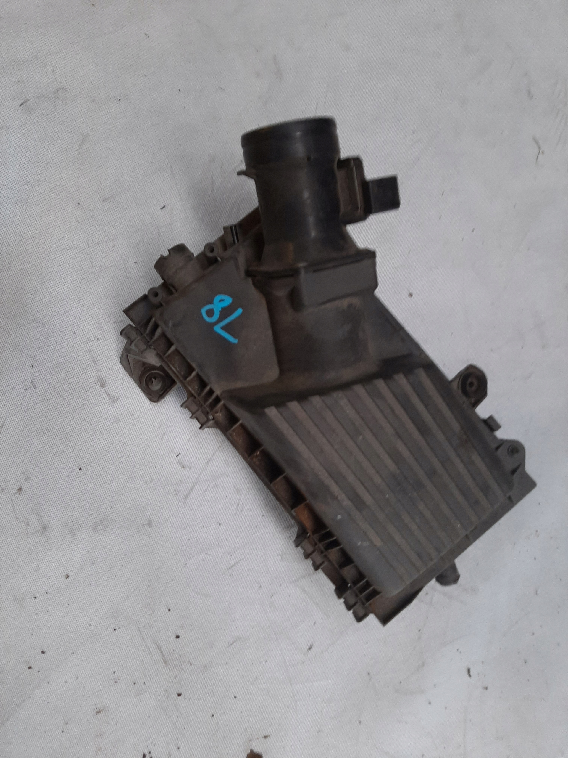 AUDI A3 8L OBUDOWA FILTRA POWIETRZA PRZEPŁYWOMIERZ 06A906461B 1J0129620