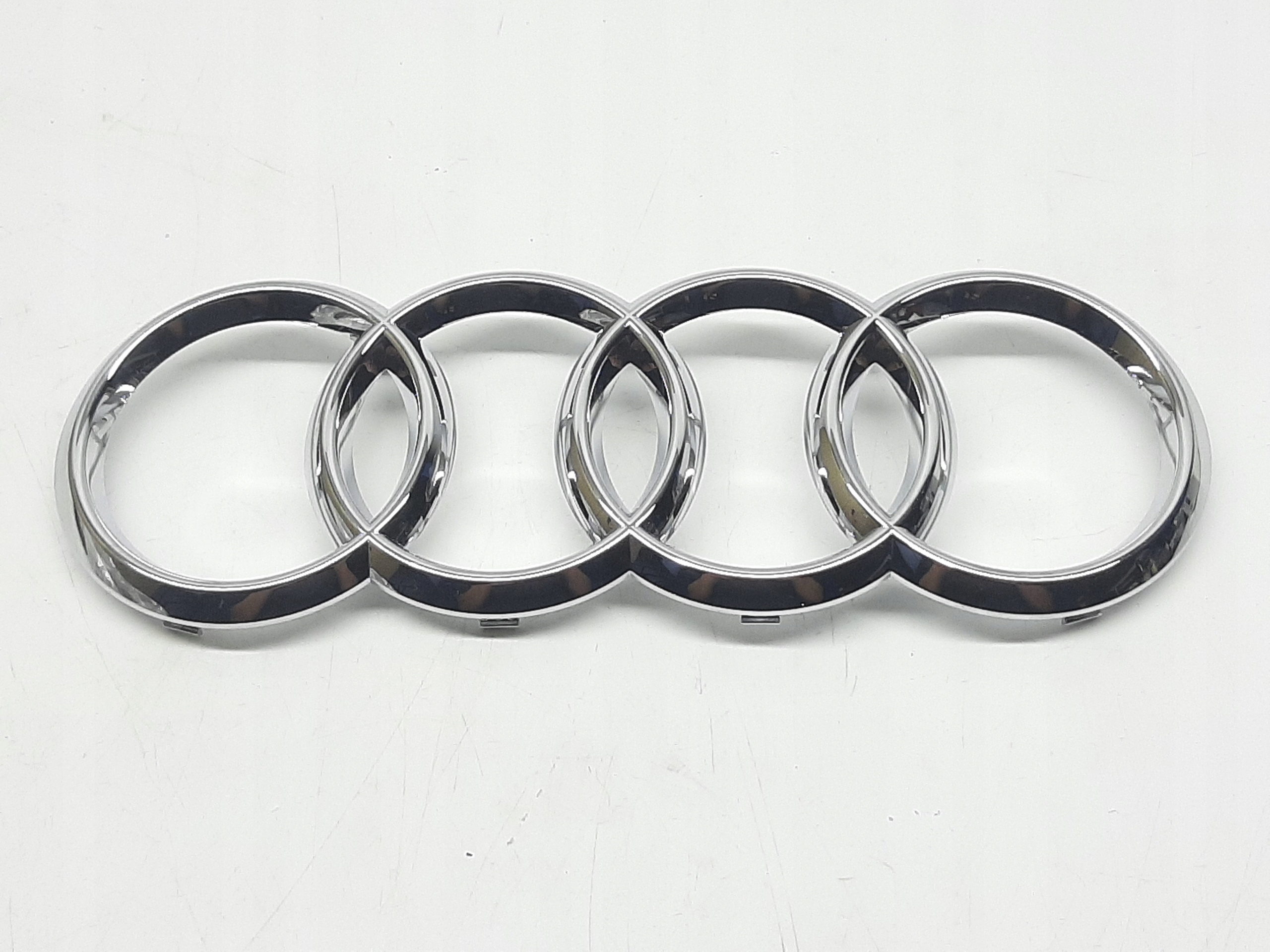 AUDI A8 D5 ZNACZEK ATRAPY GRILLA EMBLEMAT PRZÓD PRZEDNI 4N0853605