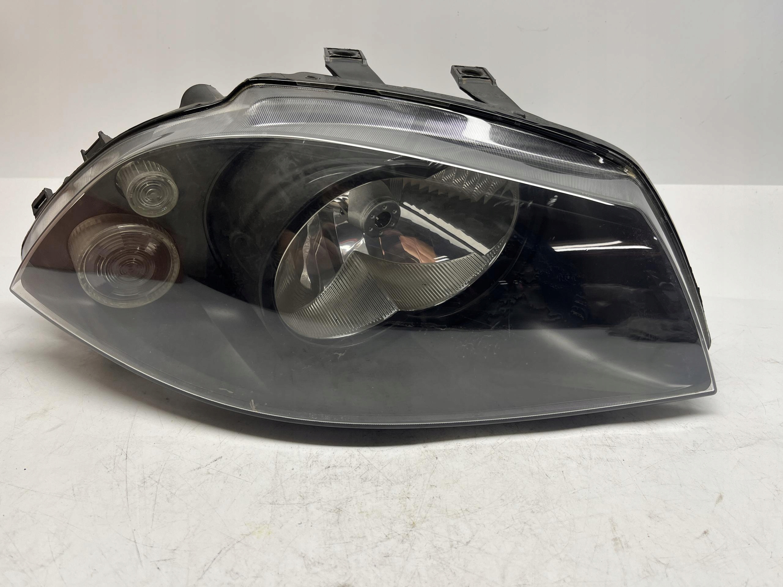 SEAT IBIZA III Reflektor Lampa Prawa 6L1941022A