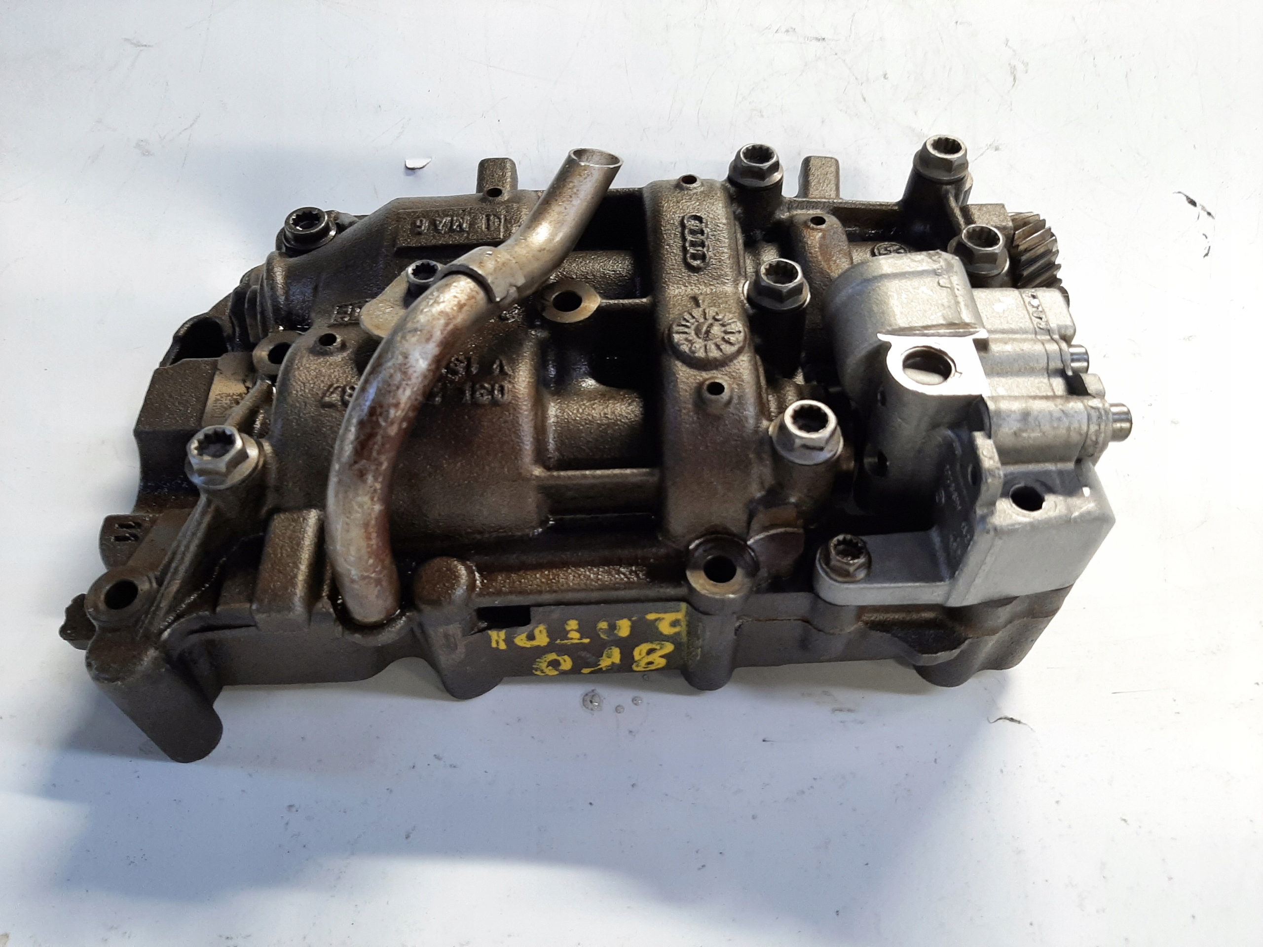 AUDI 2.0TDI POMPA OLEJU CGL 03L103537 03G115105G