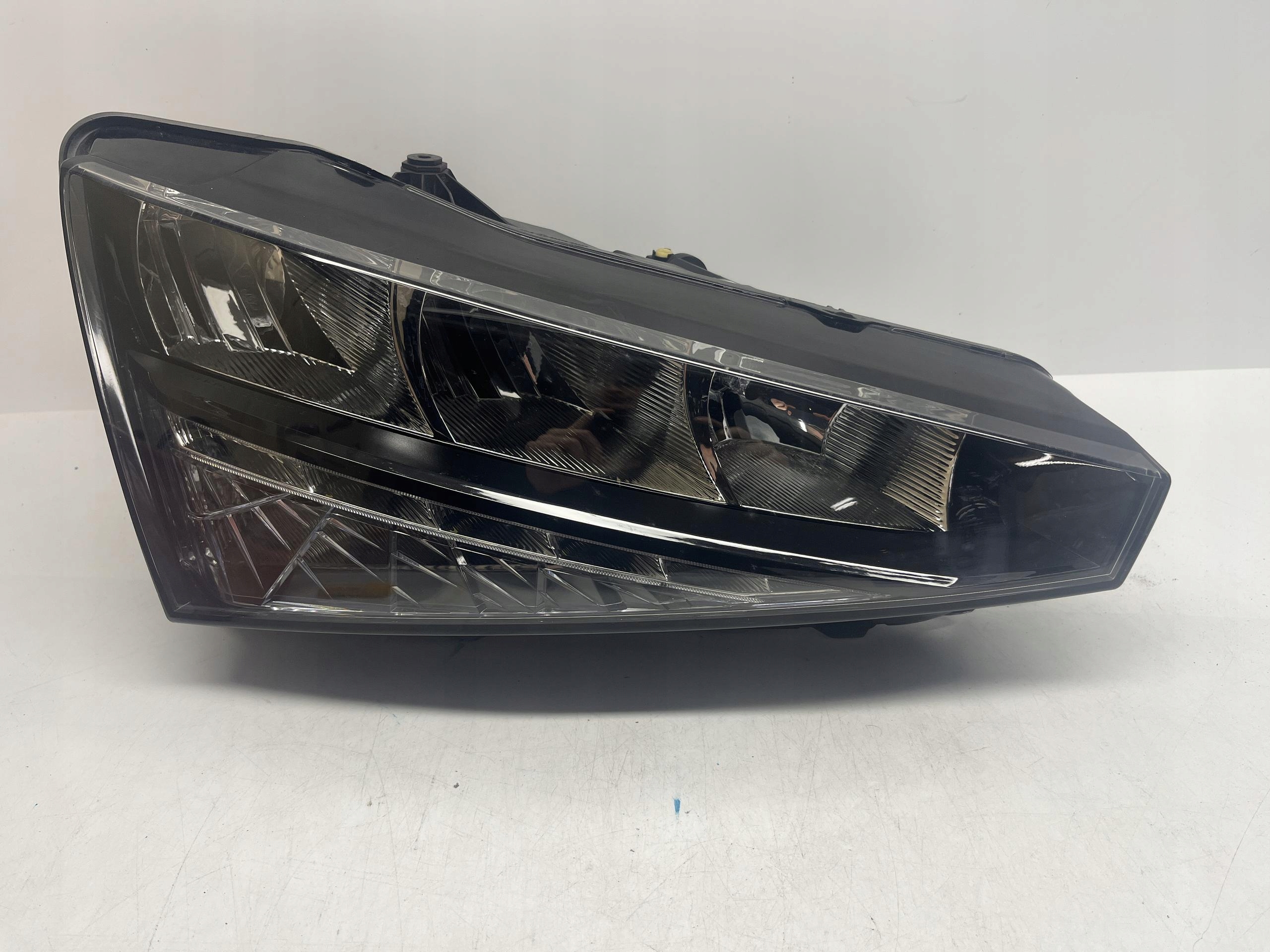 SKODA Scala Reflektor Lampa Przód Prawy LED 657941016