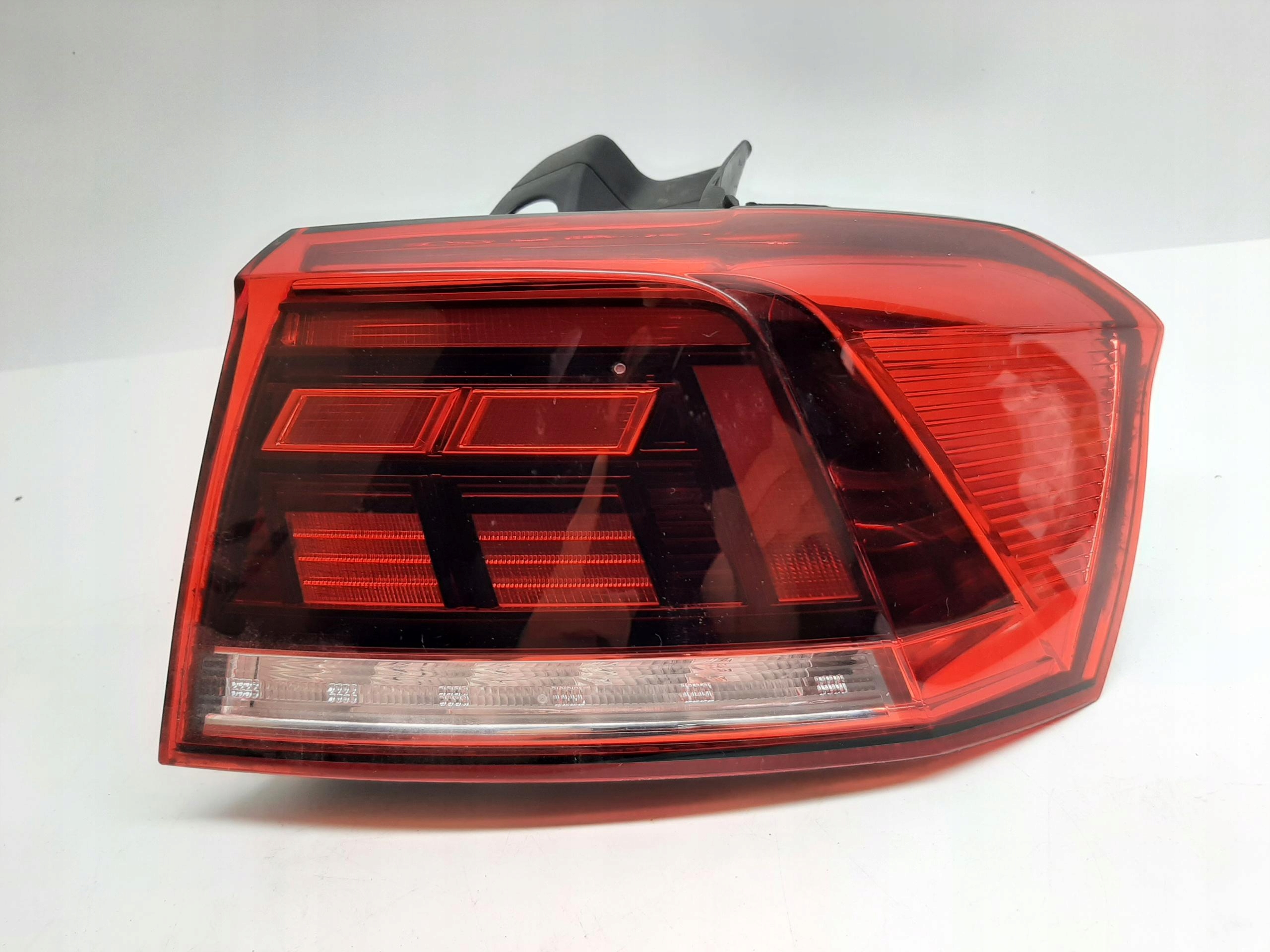 VW PASSAT B8 KOMBI LIFT LAMPA PRAWA TYLNA TYŁ LED 3G9945096G