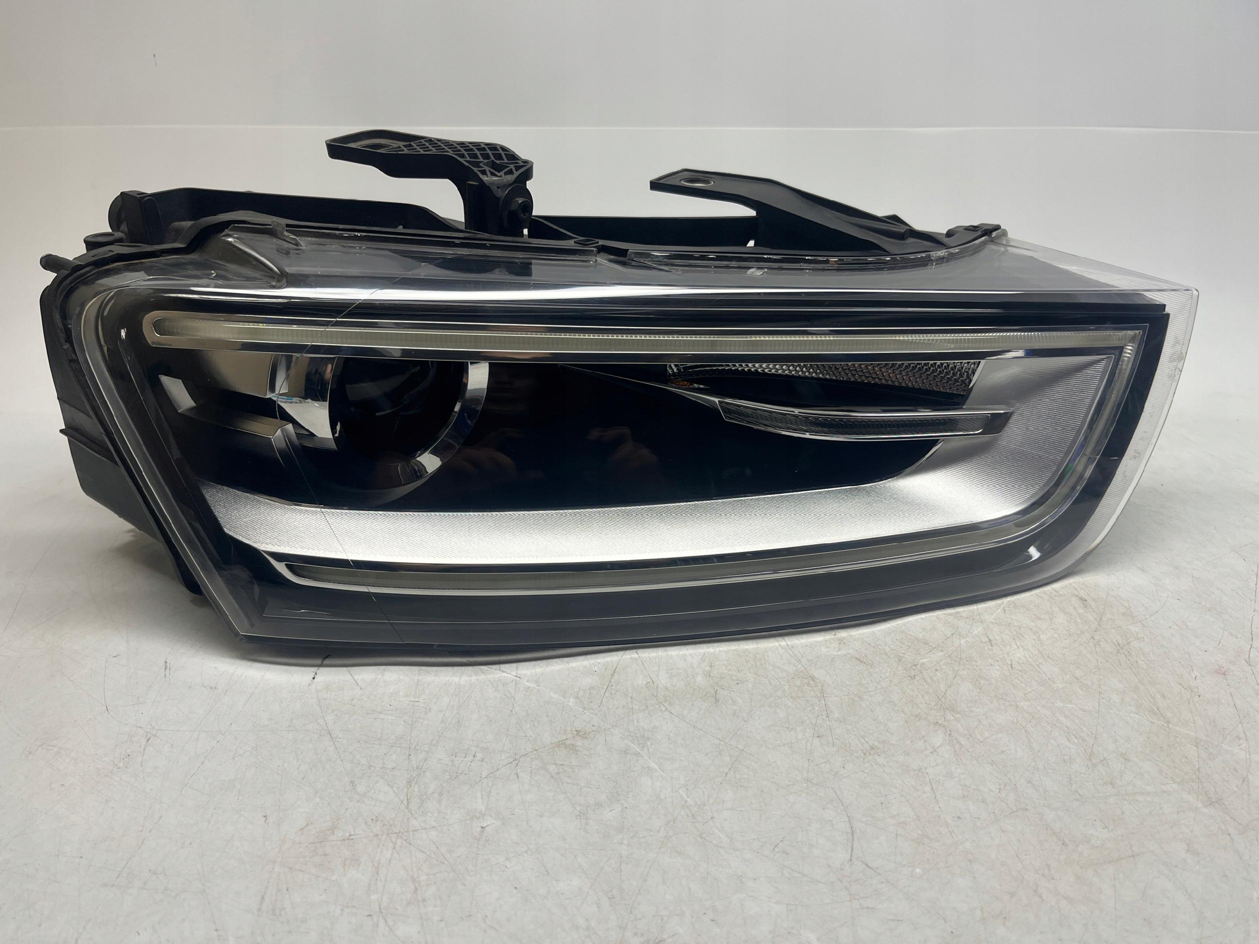 AUDI Q3 REFLEKTOR LAMPA PRZÓD PRAWA XENON 8U0941004D 8U0941030D