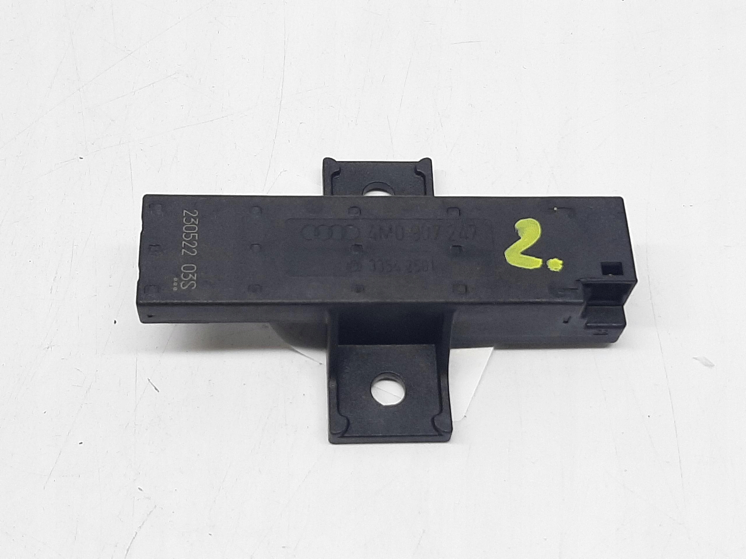 AUDI A5 SPORTBACK II LIFT 2021- 2.0 TDI WZMACNIACZ ANTENA KESSY 4M0907247