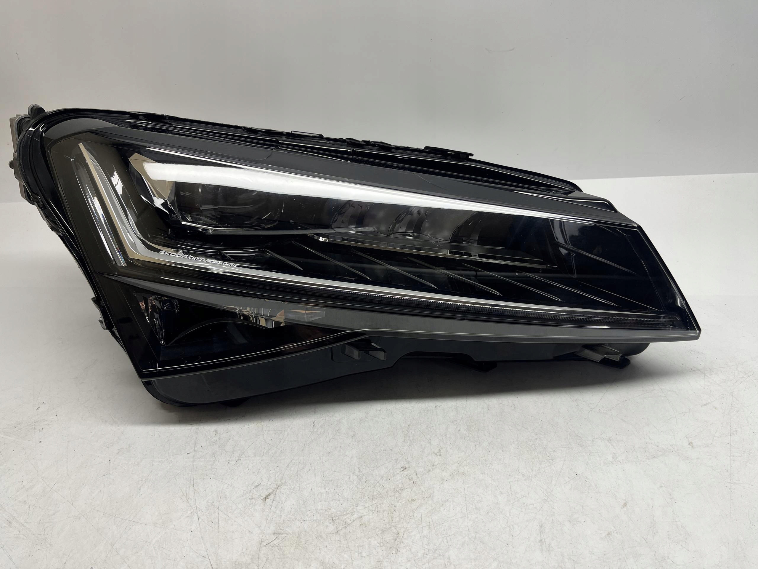 SKODA Superb Reflektor Lampa Przód PRAWY LED 3v1941016D