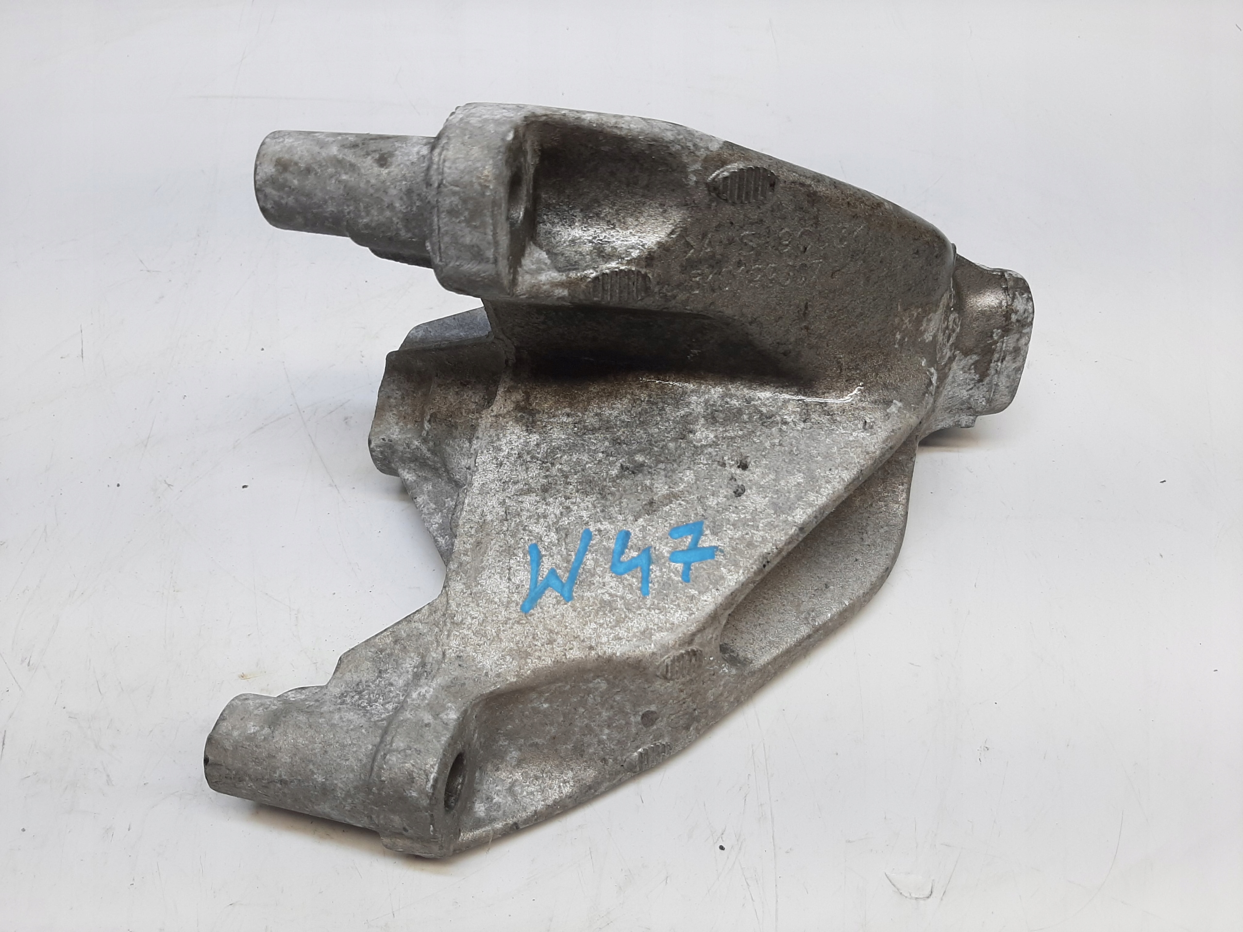 AUDI VW ŁAPA MOCOWANIE BOCZNE STELAŻ 8K0199307