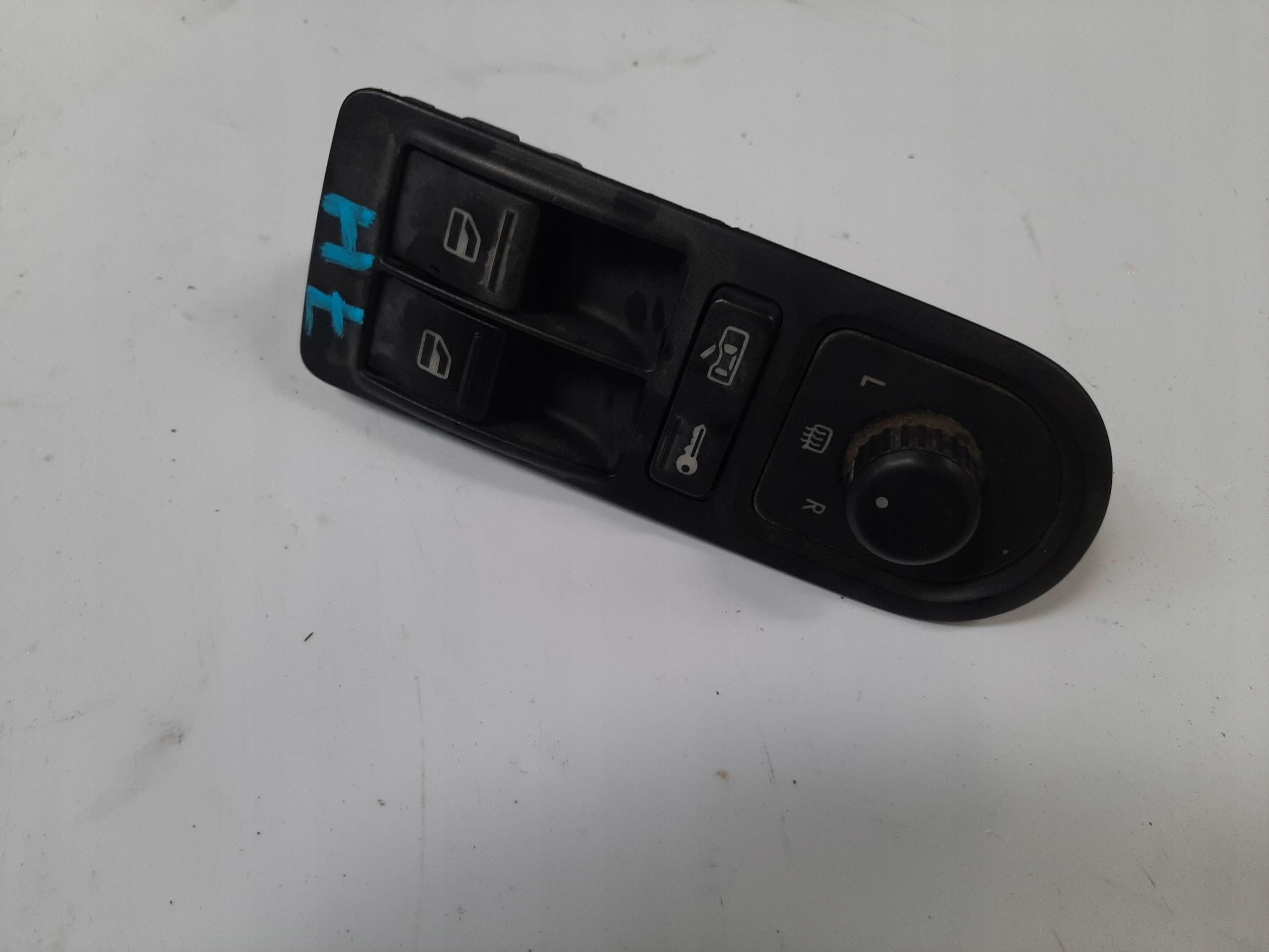 VW TRANSPORTER T5 PRZEŁĄCZNIK PRZYCISKI SZYB 7H5959539