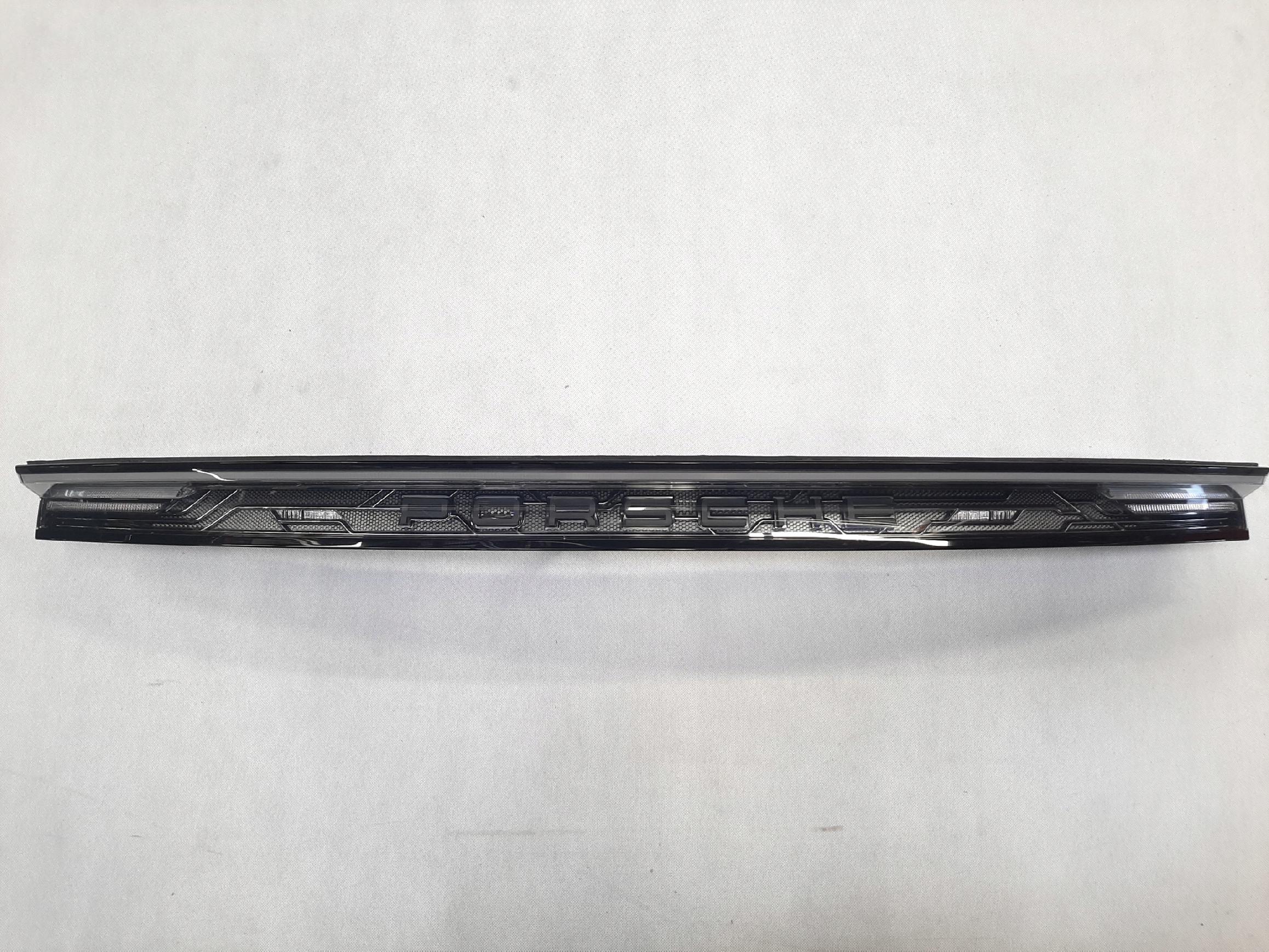 PORSCHE TAYCAN BLENDA LAMPA ŚRODKOWA ECE 9J1945082K