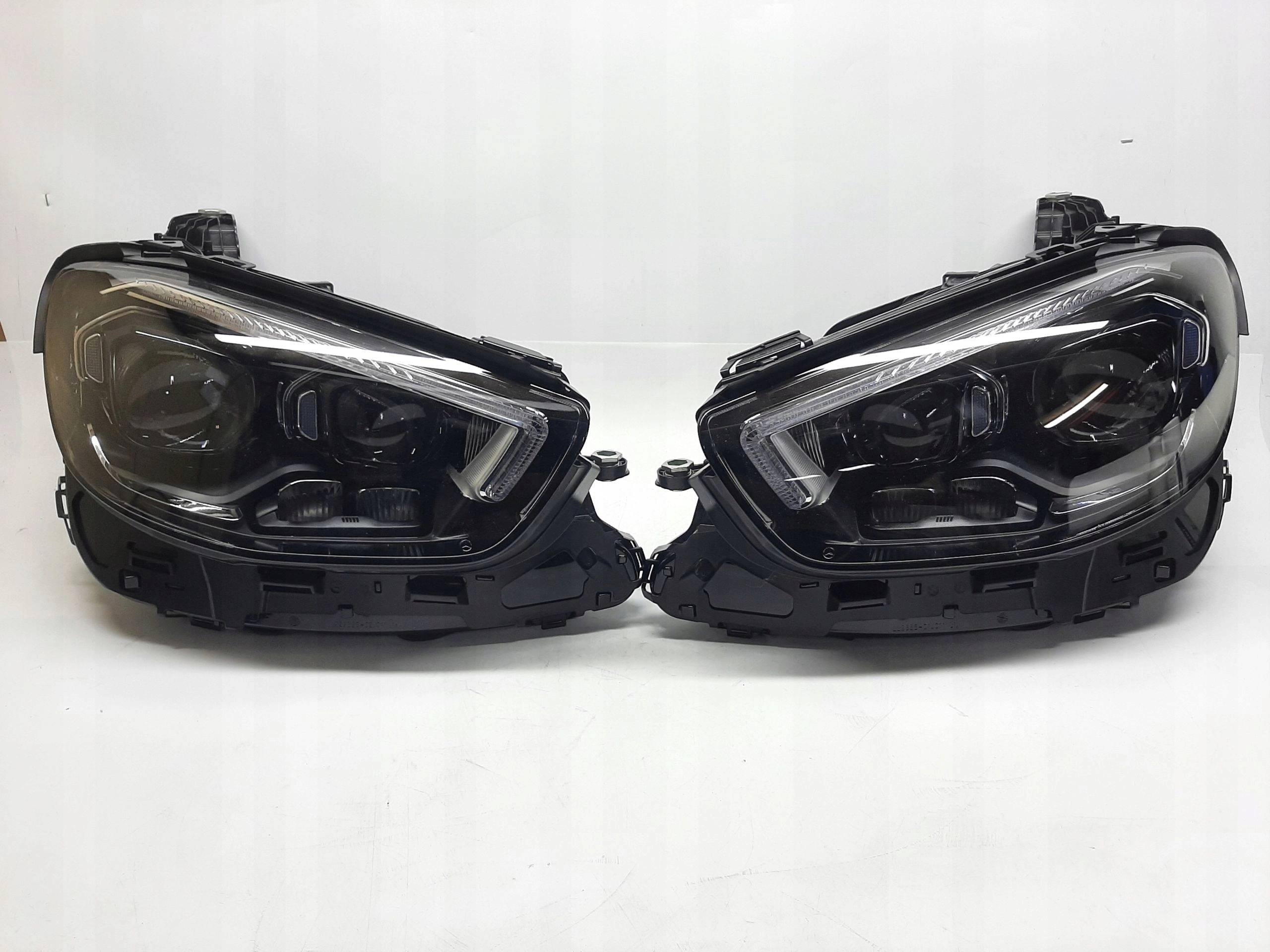 MERCEDES-BENZ W213 REFLEKTOR LAMPA LED PRZÓD PRZEDNIE KOMPLET A2139066910