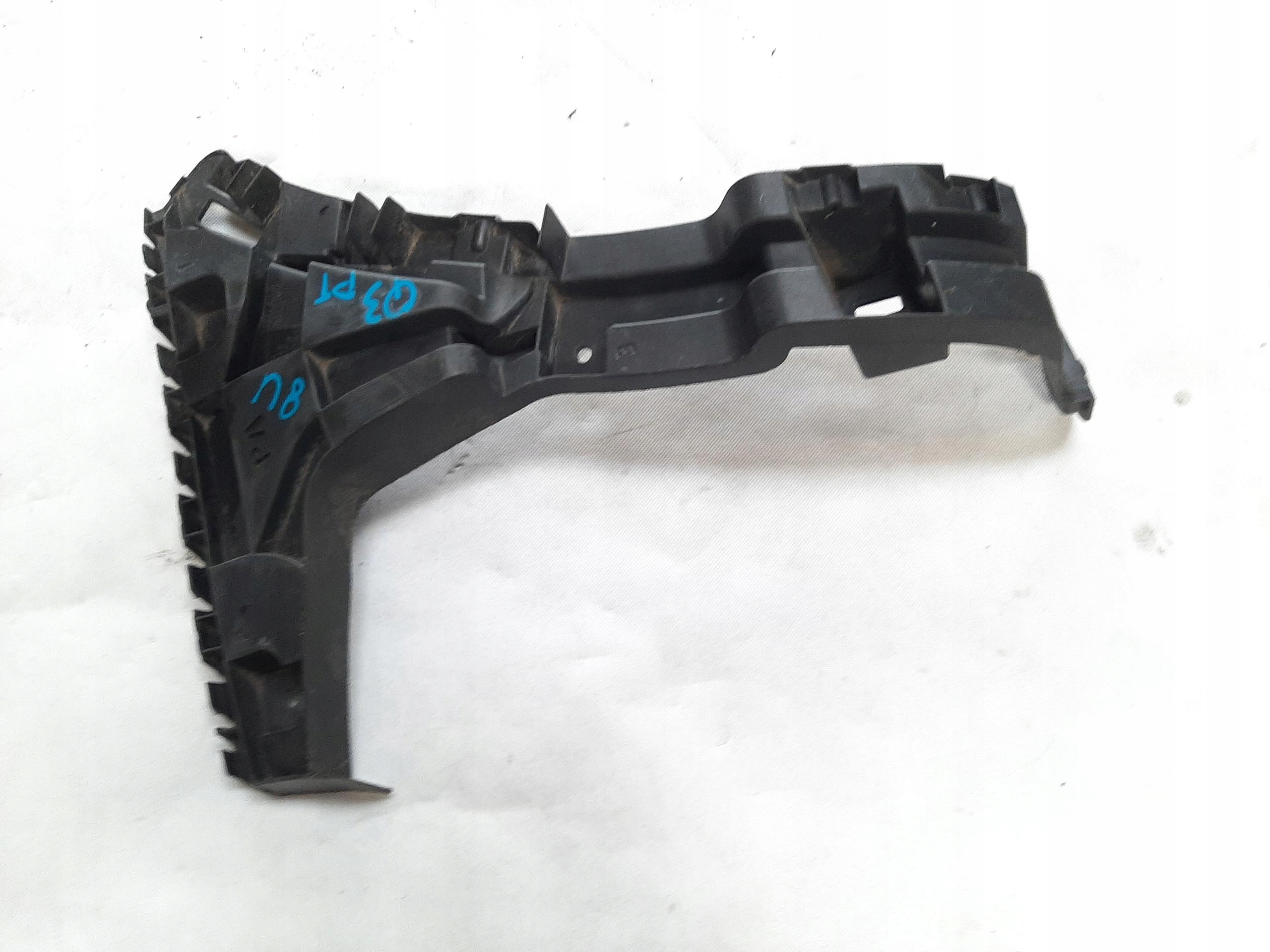 AUDI Q3 8U ŚLIZG MOCOWANIE ZDERZAKA PROWADZENIE PRAWY TYŁ 8U0807454B