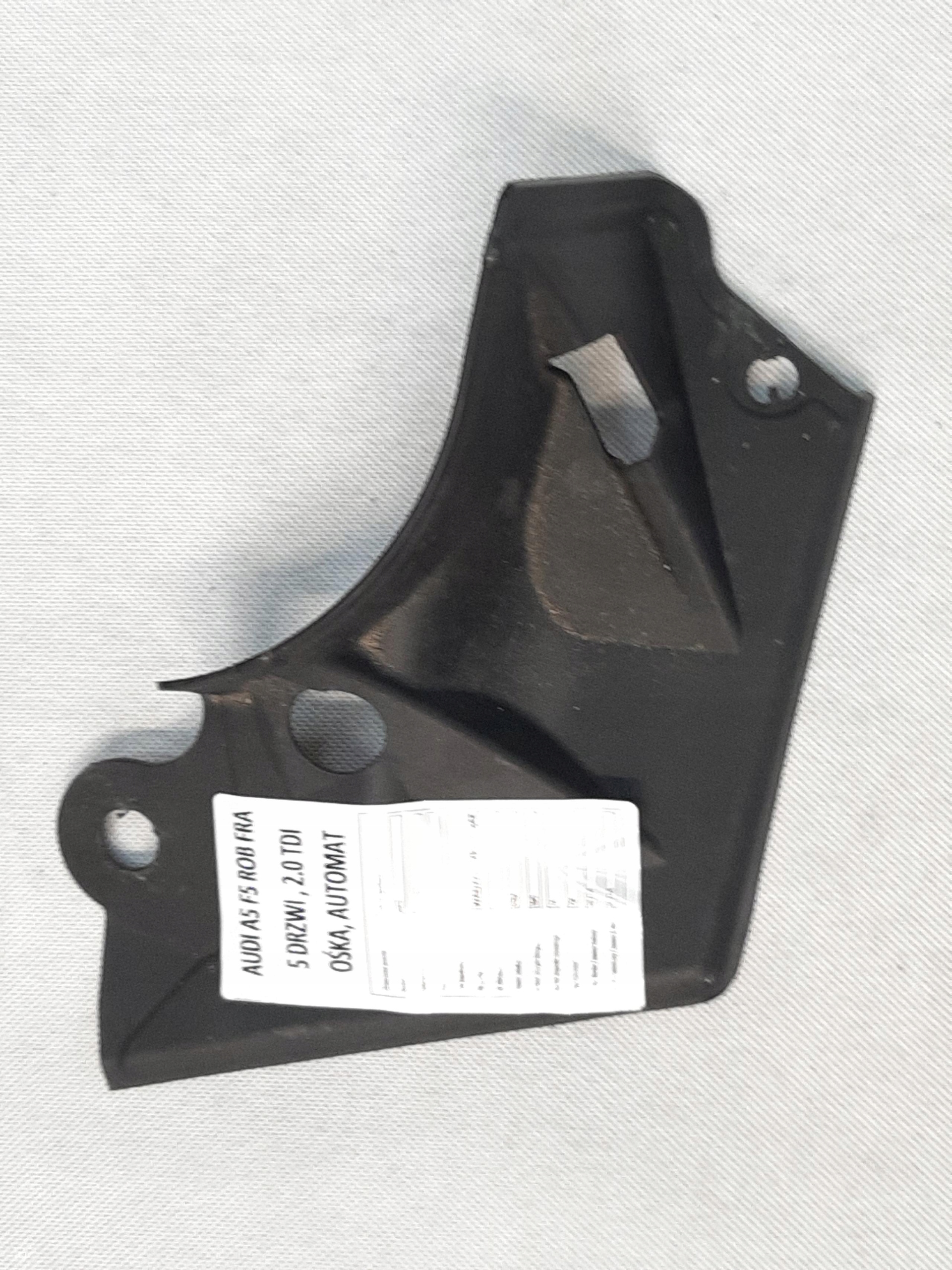 OSŁONA KIELICHA PRAWA AUDI A5 SPORTBACK II LIFT 2021- 8W0806584C