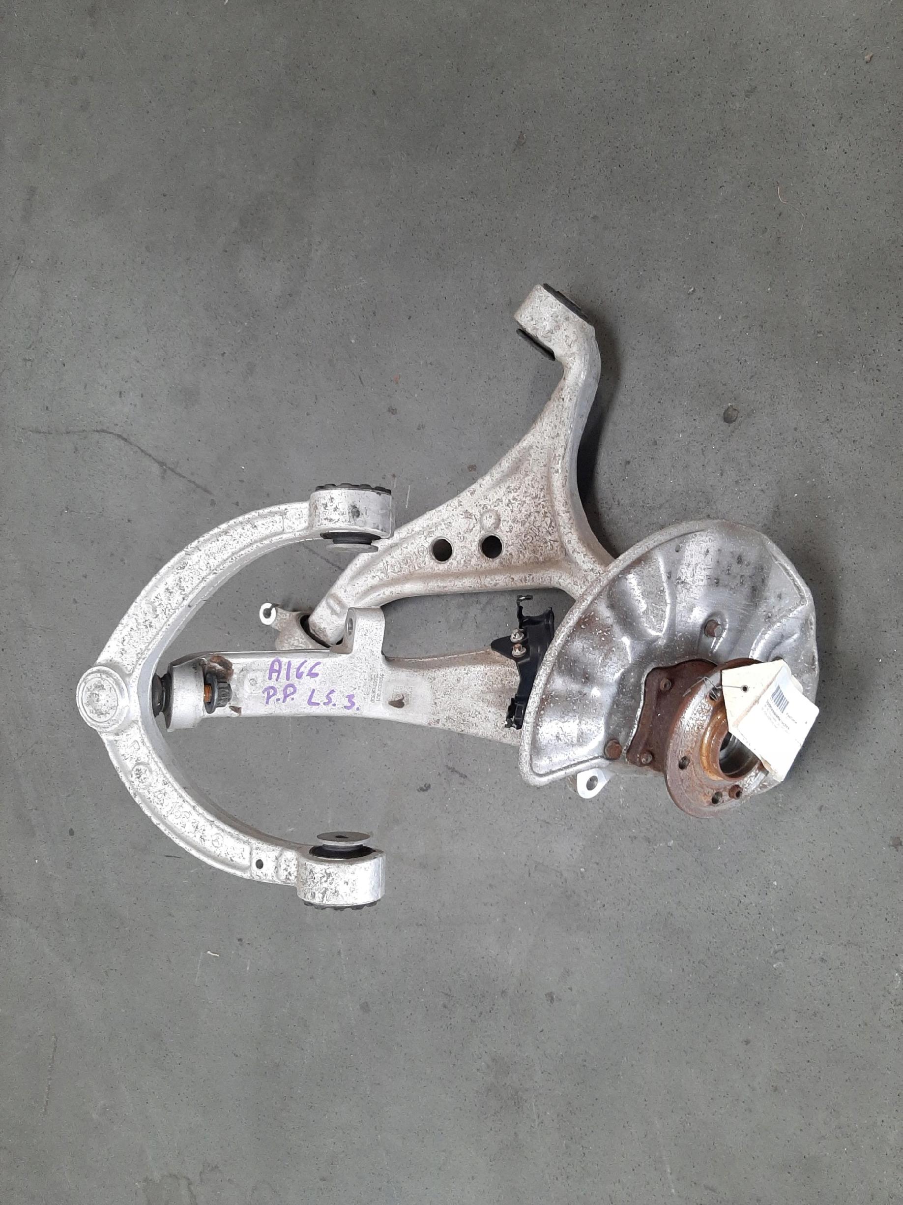 MERCEDES-BENZ ML GLE W166 ZWROTNICA WAHACZE PRAWY PRZÓD A16604 A16610